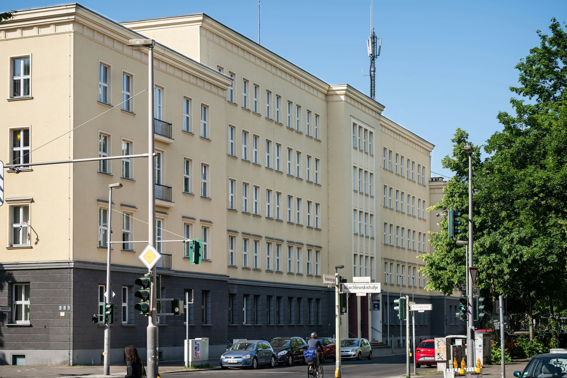 Die Polizeidienststelle Wedekindstraße 10 in Berlin-Friedrichshain