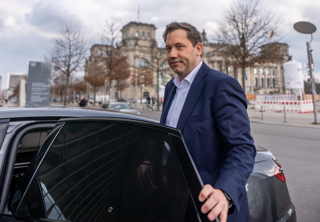 Elektroauto-Booster von Klingbeil: Regierung drohen 2,4 Milliarden Euro Verlust