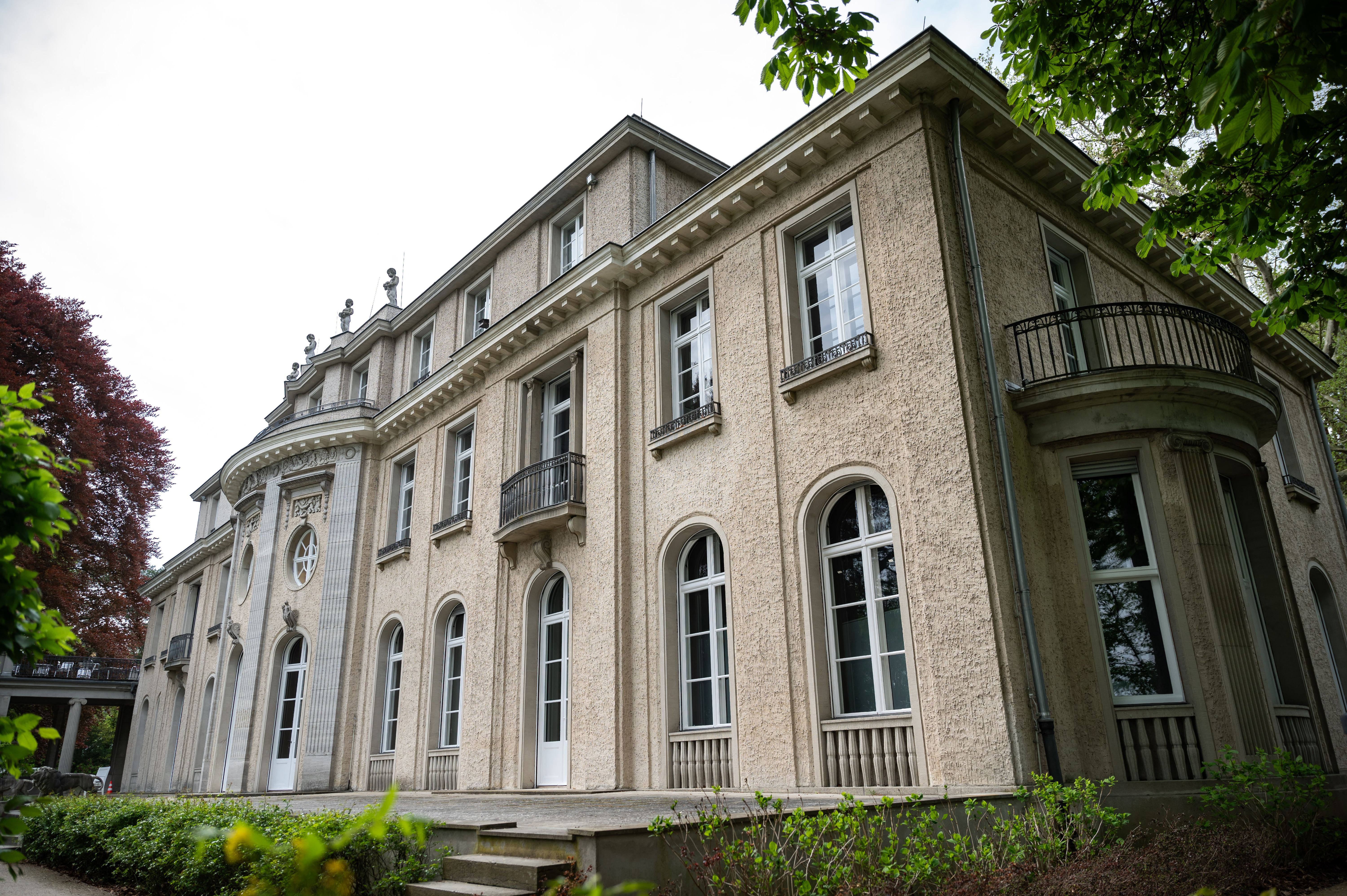 Exklusiv: Infotafeln mit Correctiv-Bezug kommen weg