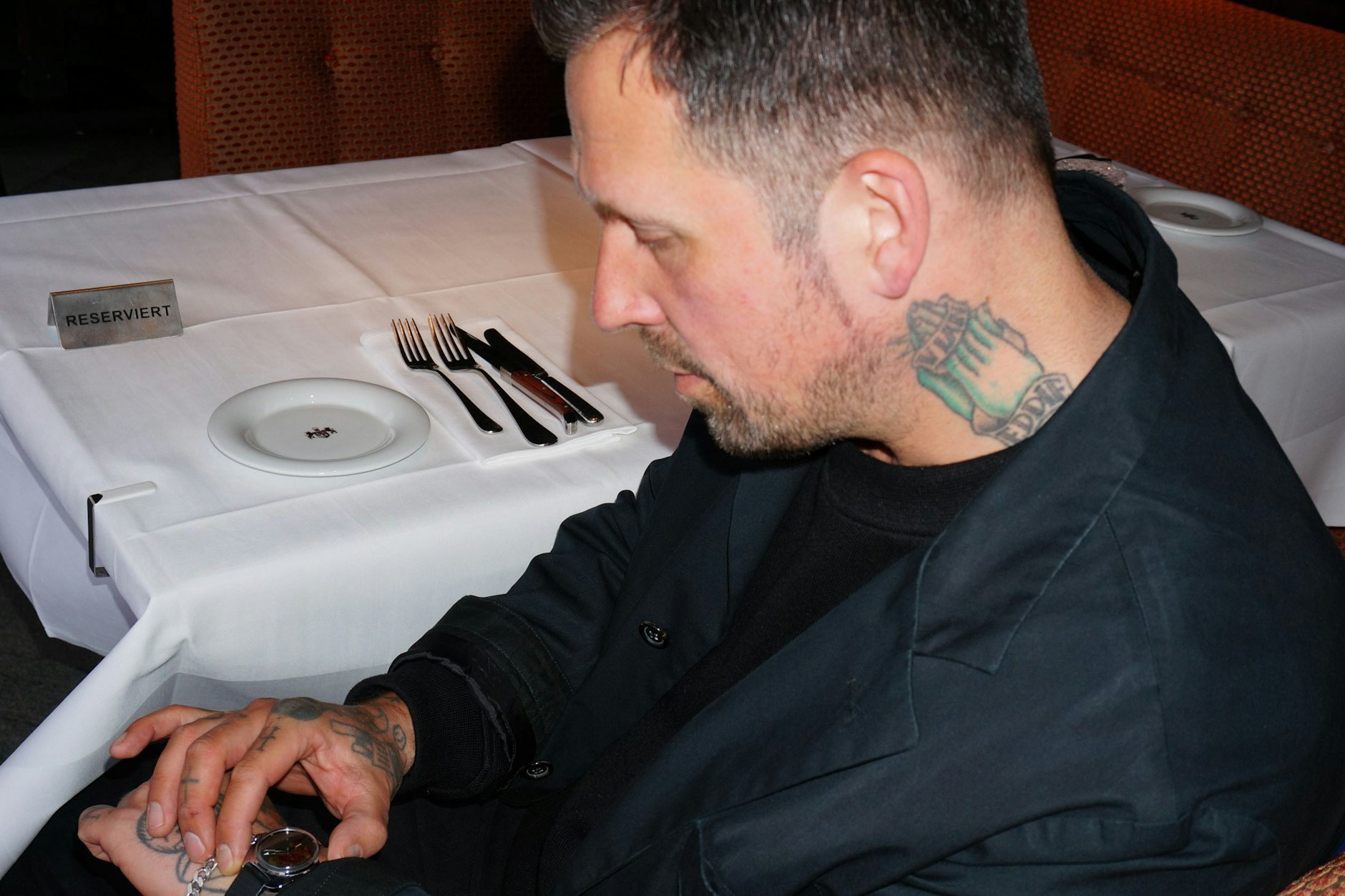 Feierabend-o-clock: Christian Hoosen kurz vor dem Abendbrot im Grill Royal.