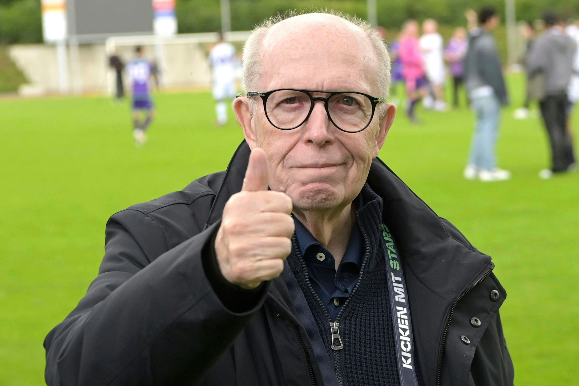 Daumen hoch: Als umtriebiger Manager setzte Reiner Calmund einst bei Bayer Leverkusen Maßstäbe.