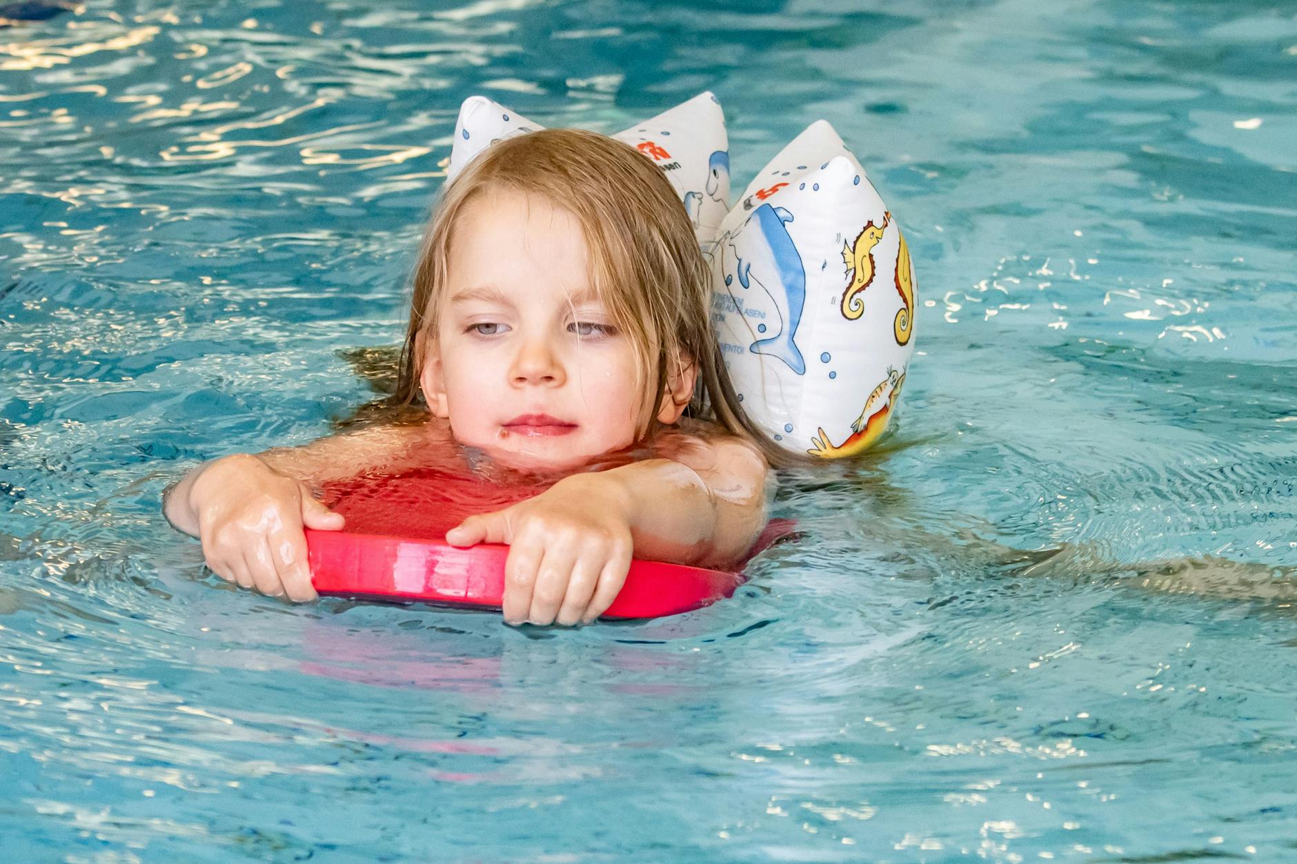 Cora (5) im Kombibad Gropiusstadt: „Kann ich noch zweimal rutschen?“