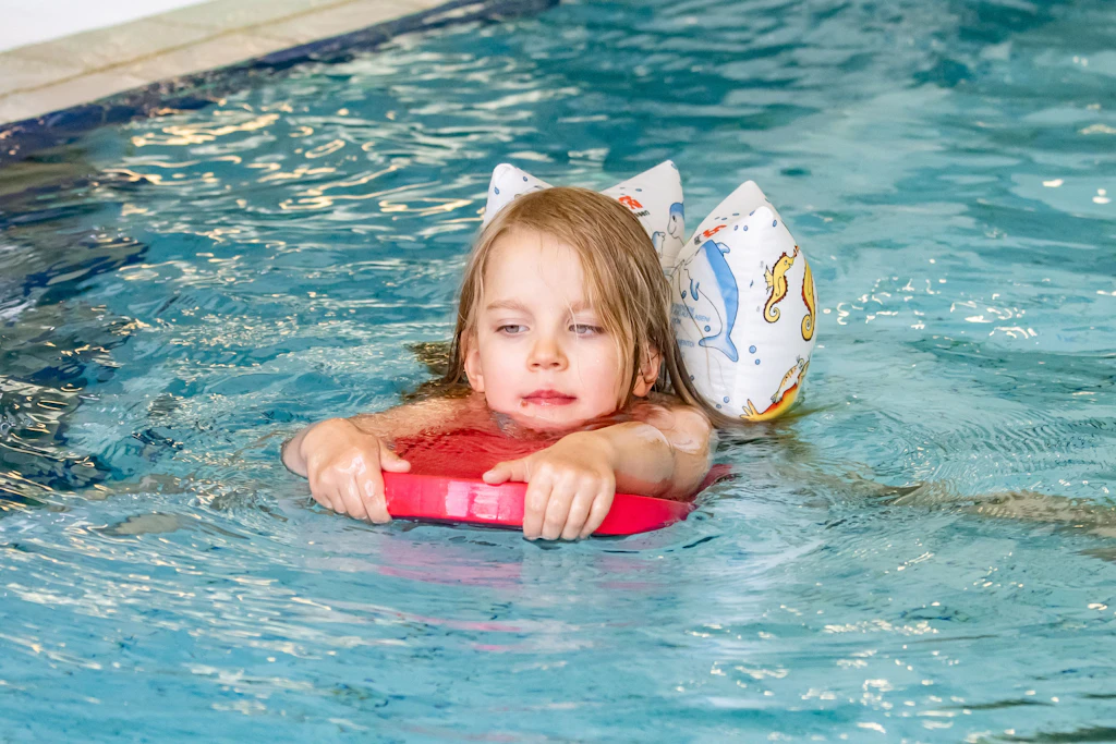 Schwimmkurs in Neukölln: „Haben Sie mein Kind gefragt, ob es schwimmen lernen will?“