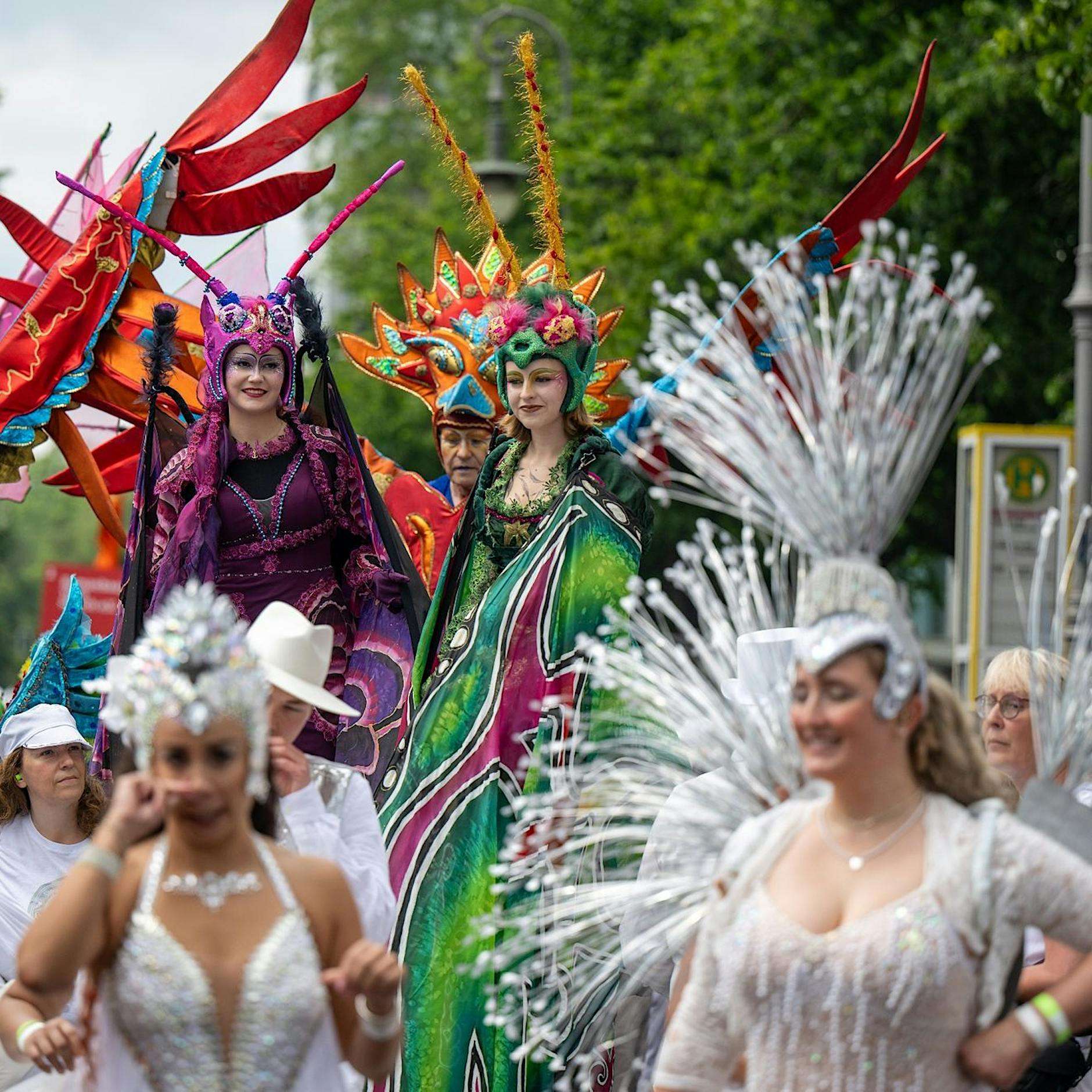 Karneval der Kulturen erstmals in Friedrichshain: Kritik an Samba-Tänzen im Denkmalschutzgebiet