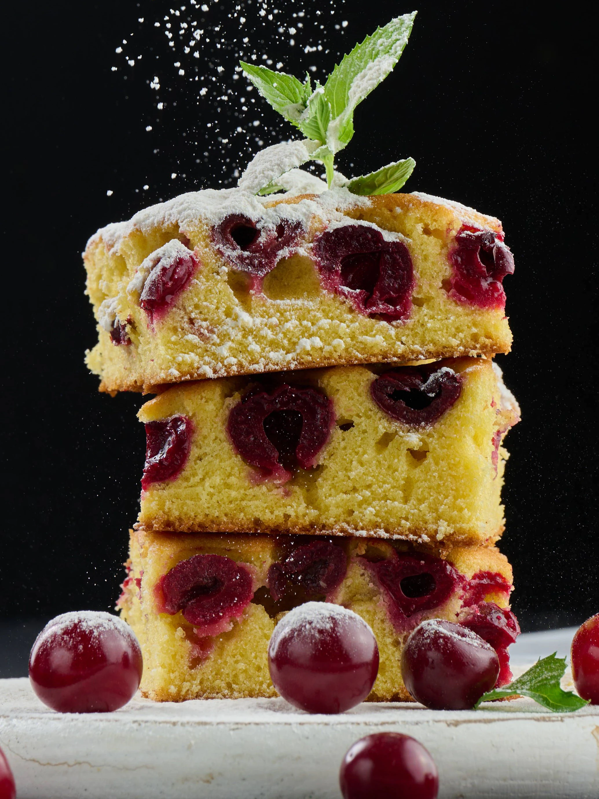 Mit unserem Rezept für 7-Tassen-Kuchen zaubern Sie einen leckeren und einfachen Obstkuchen - ob vom Blech oder aus der Springform.