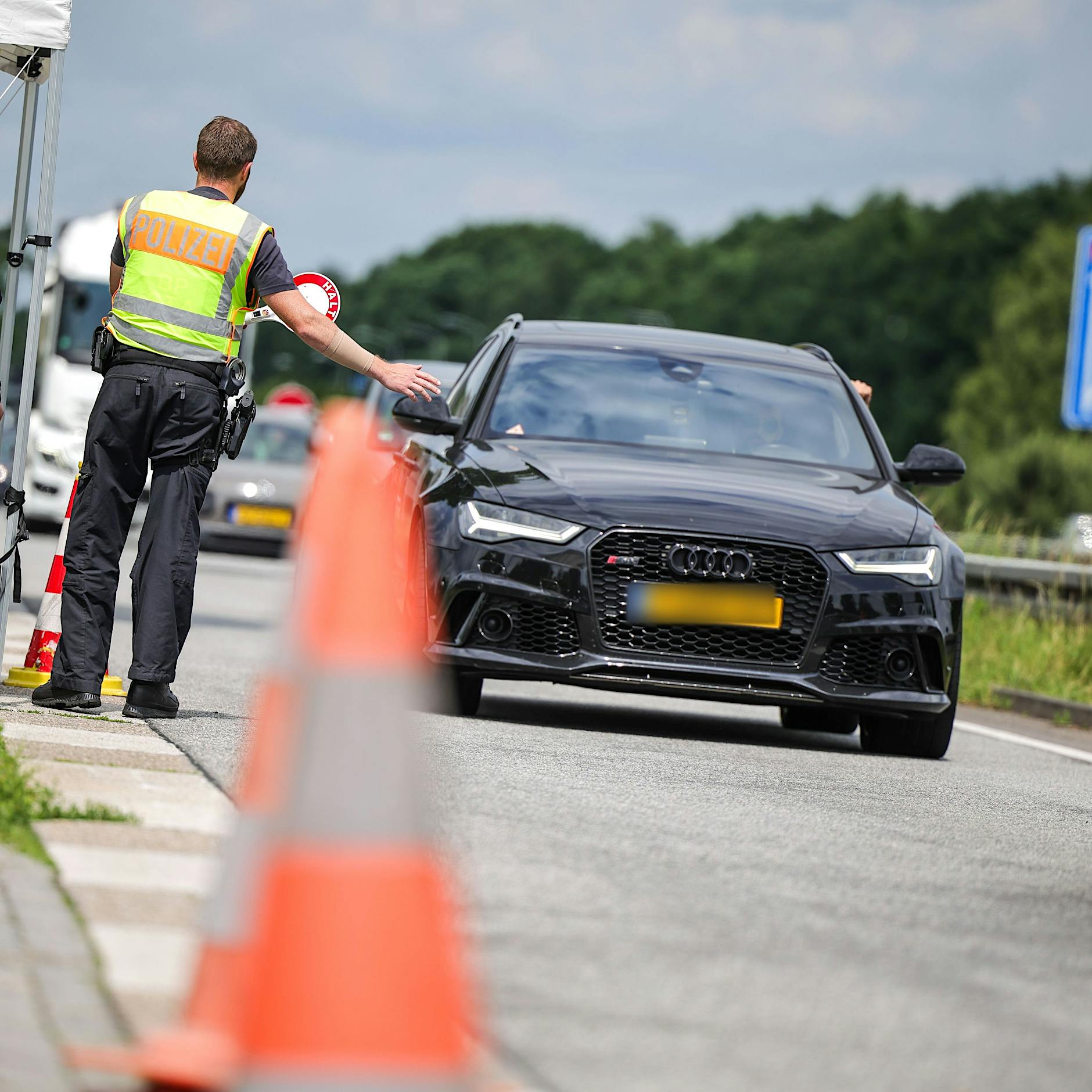 Merz und die bröckelnde Migrationspolitik der Härte: Reicht sein Machtwort nach dem Urteil?