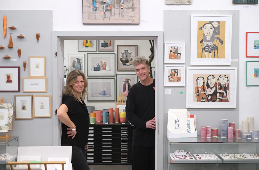 Jan Linkersdorff (r.) und seine Kollegin Susanne Bartel: Wer hier Schönes sucht, der findet!