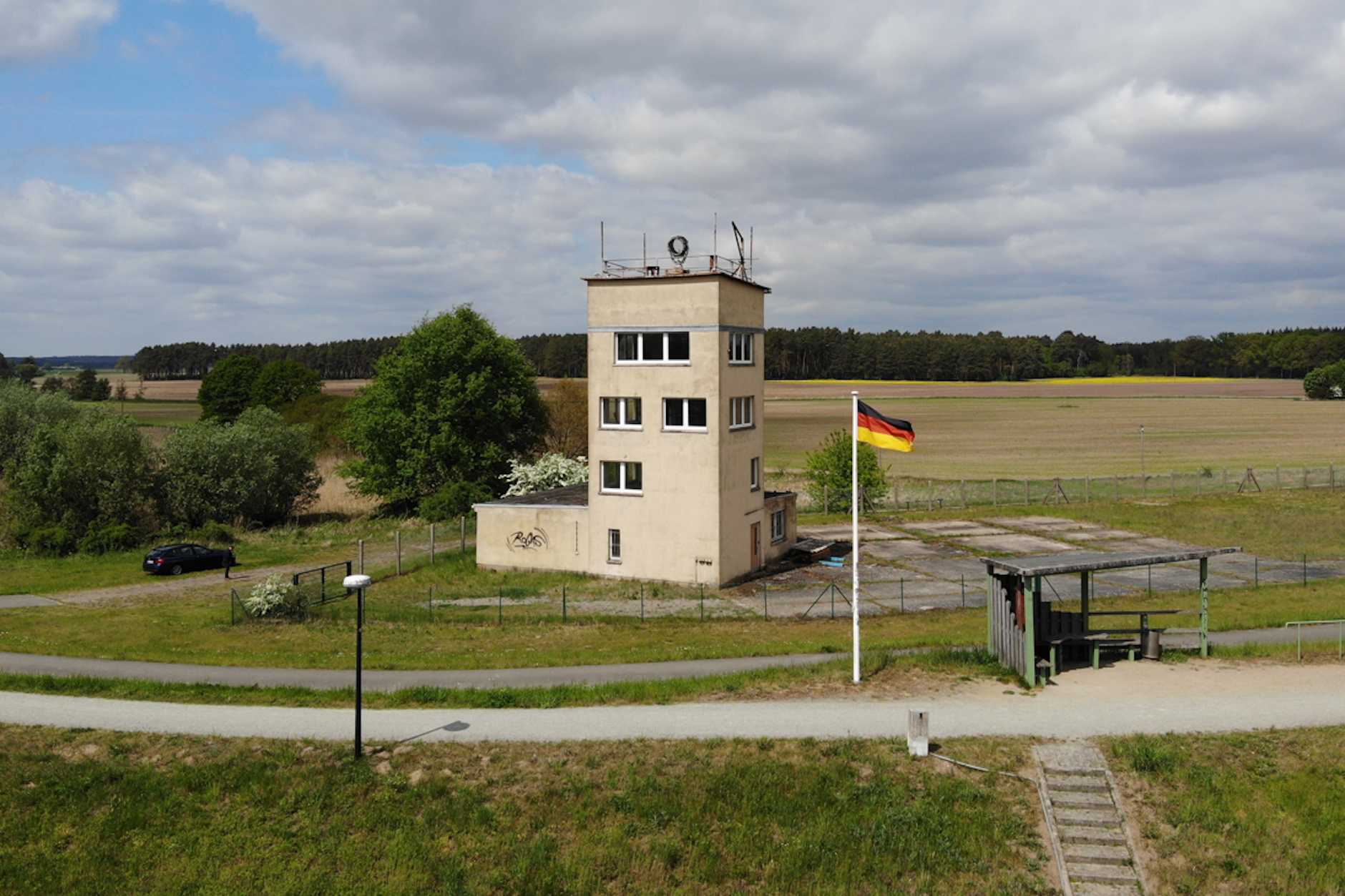 Der zur Auktion stehende Grenzwachturm in Cumlosen, sechs Kilometer nordwestlich von Wittenberge.