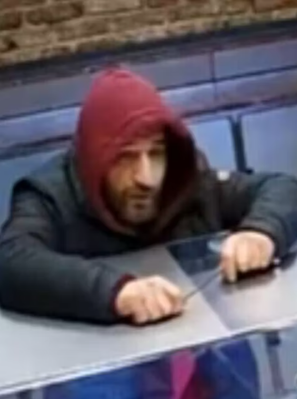 Messerattacke in Neukölln: Polizei fahndet nach diesem mutmaßlichen Räuber