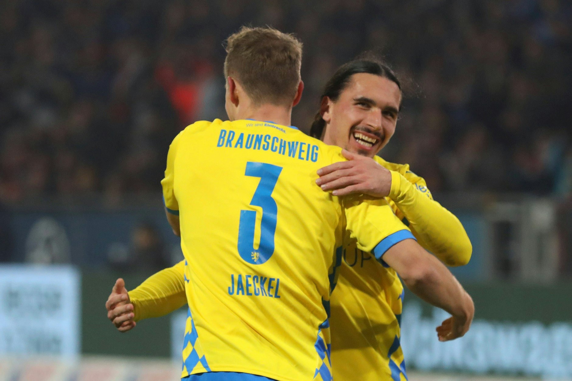 Bei Eintracht Braunschweig jubelten Stürmer Rayan Philippe und Union-Leihspieler Paul Jaeckel gemeinsam.