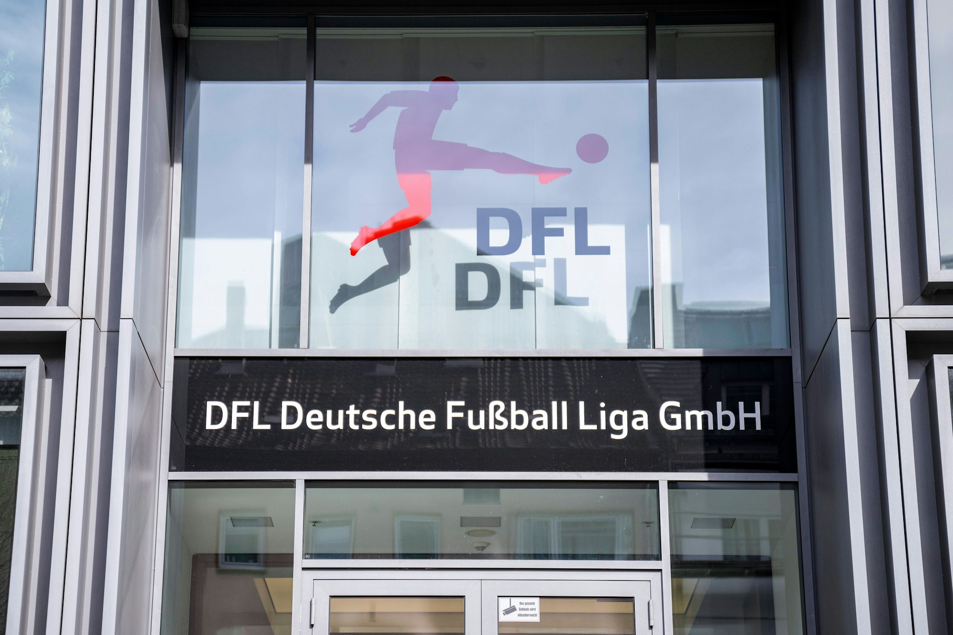 Die DFL-Zentrale in Frankfurt versendete am Mittwoch an alle 36 Klubs die Lizenzen für die Saison 2025/26.