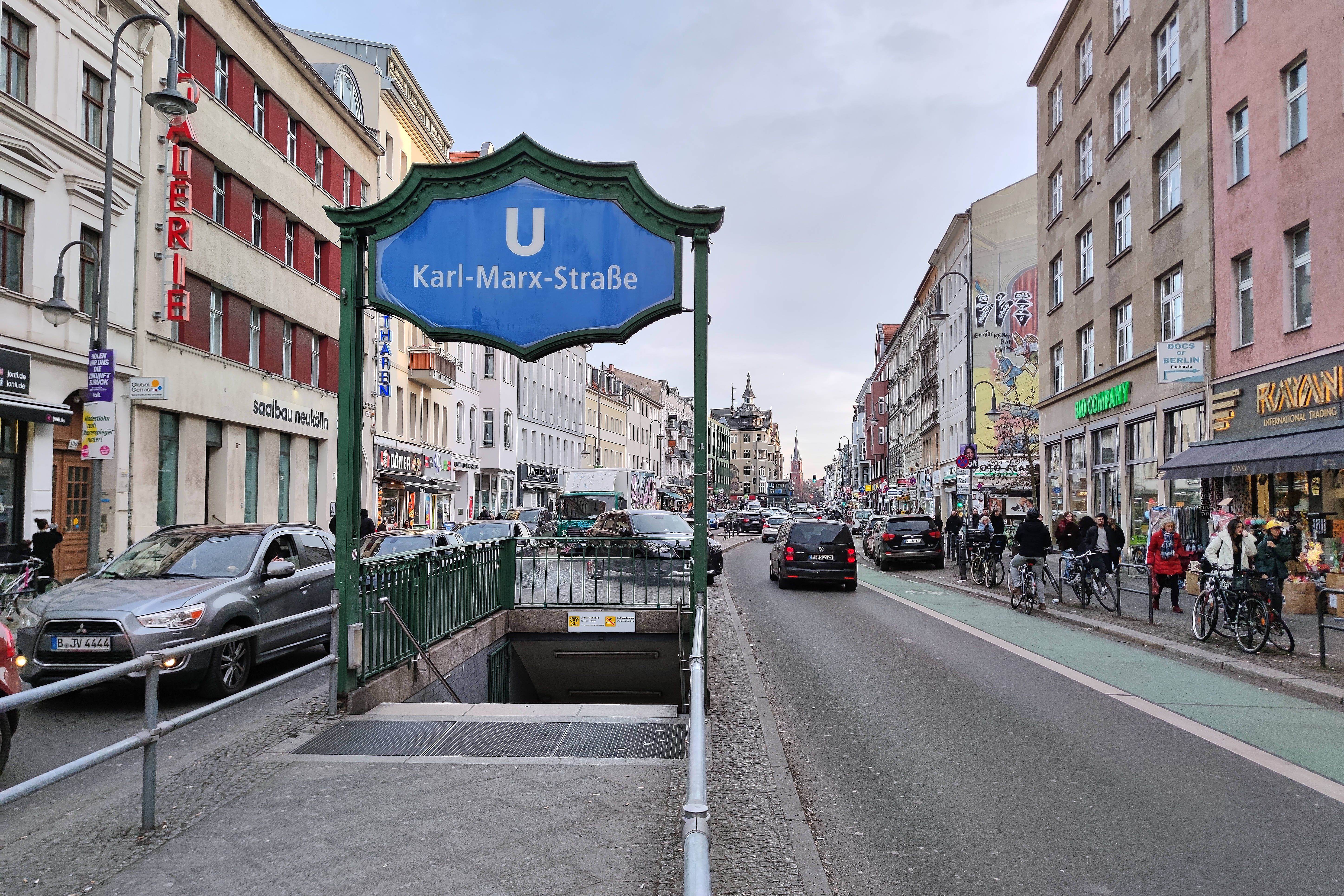 Neukölln: Karl-Marx-Straße wegen Bauarbeiten gesperrt – Verkehr eingeschränkt
