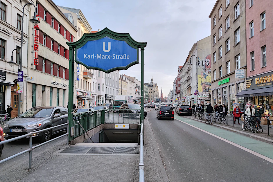 Neukölln: Der Verkehr an der Karl-Marx-Straße wird in der kommenden Woche eingeschränkt sein.