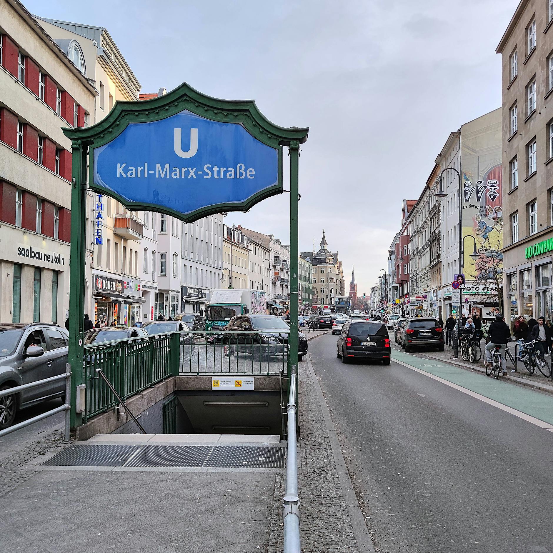 Neukölln: Karl-Marx-Straße wegen Bauarbeiten gesperrt – Verkehr eingeschränkt