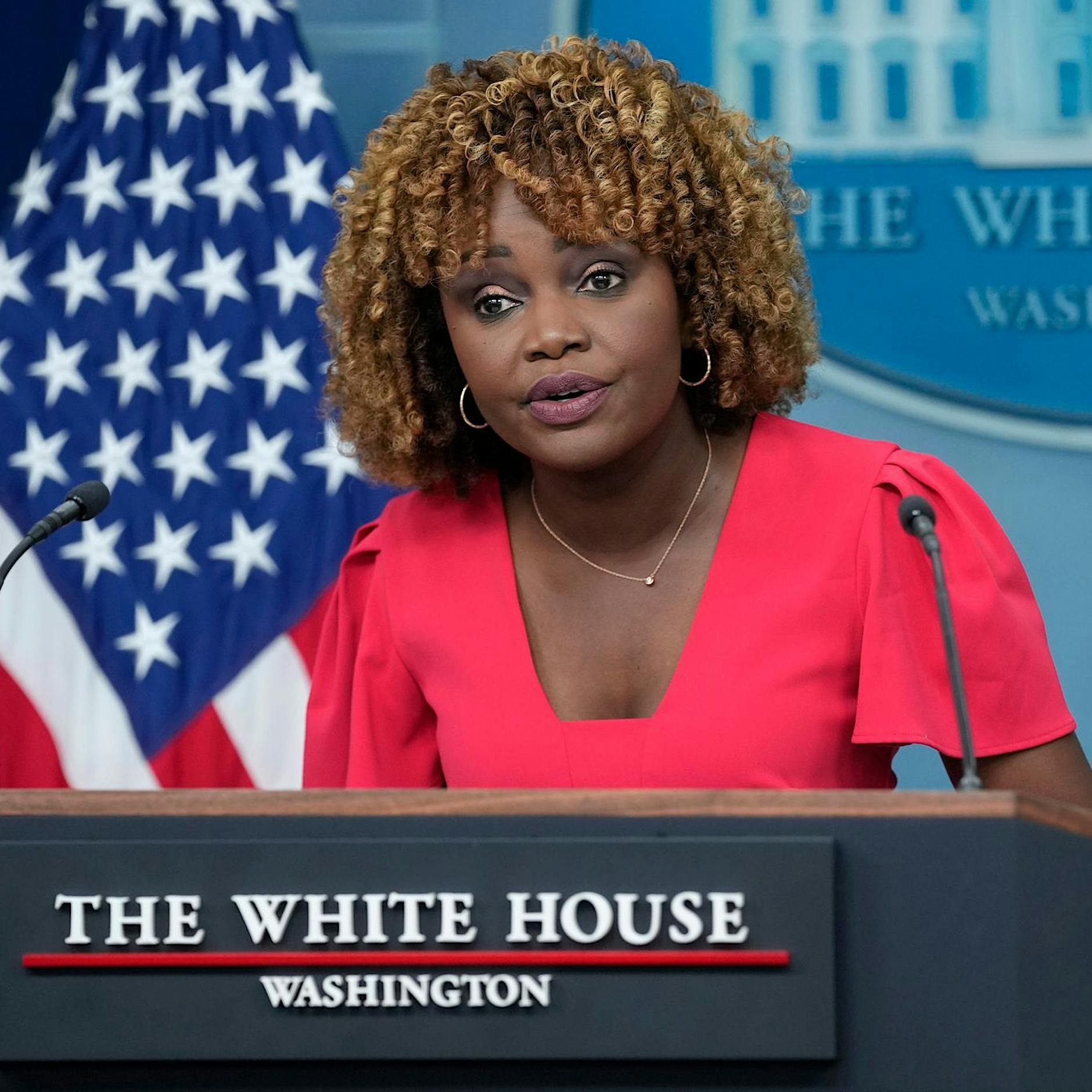Karine Jean-Pierre verlässt Demokraten: Ex-Biden-Sprecherin rechnet mit Weißem Haus und Partei ab