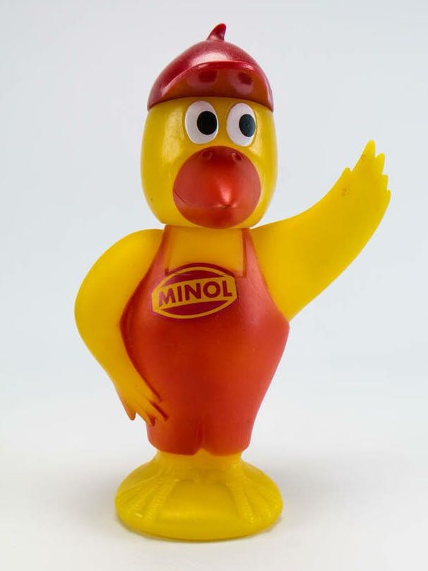 Die Gesichtszüge des neuen Minol-Pirol waren etwas geschmeidiger, zudem wurde der bekannteste Werbevogel der DDR rot angezogen.