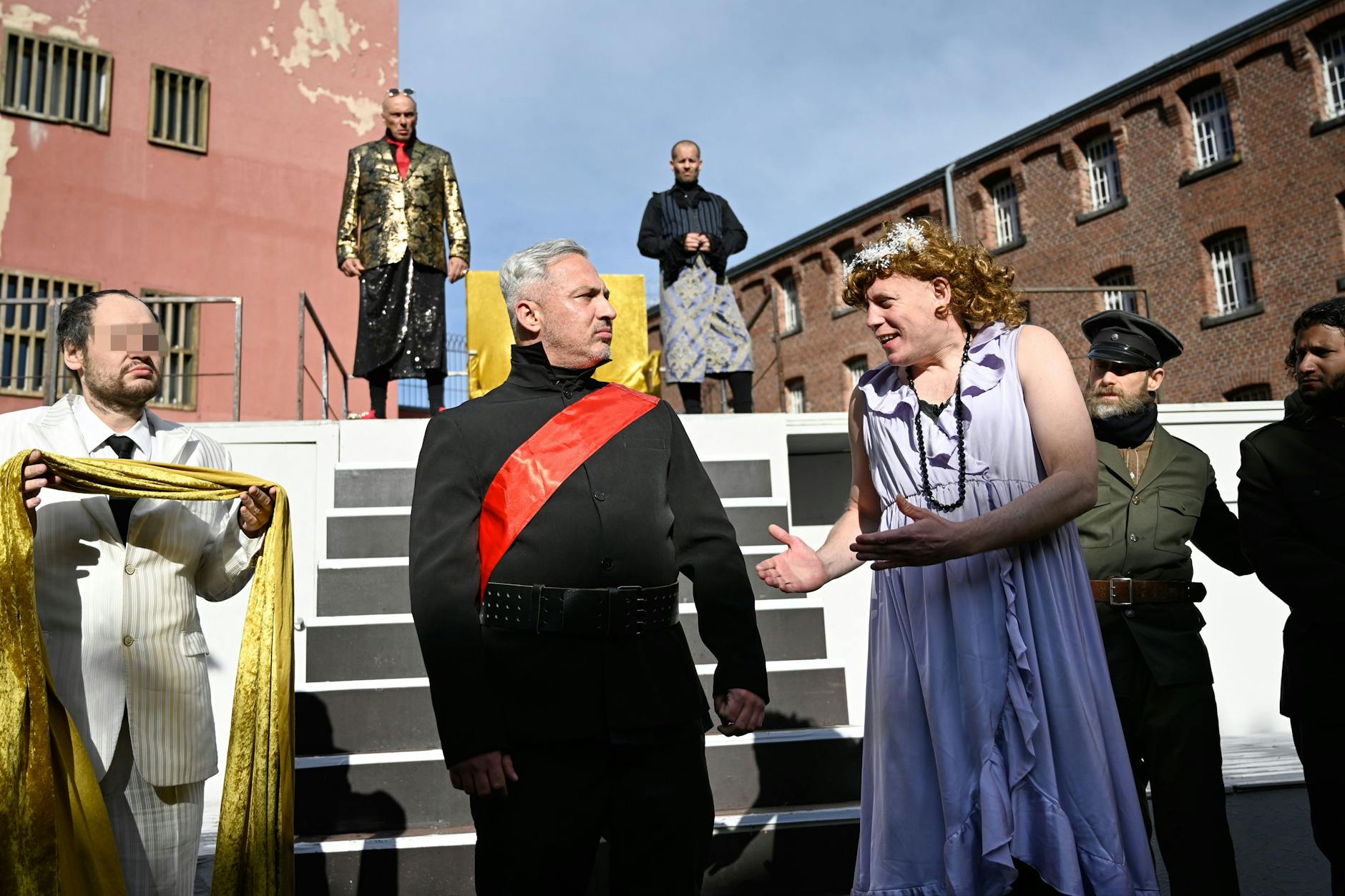 „Titus Andronicus“ Eine Komödie, Freiluftgefangenentheater in der JVA Tegel.