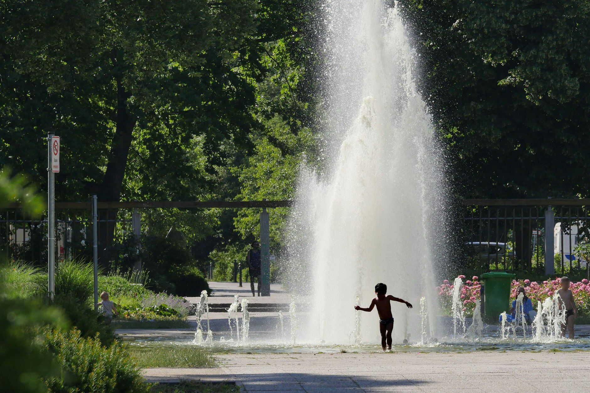 Auch Wasser bietet in Treptow Abkühlung.