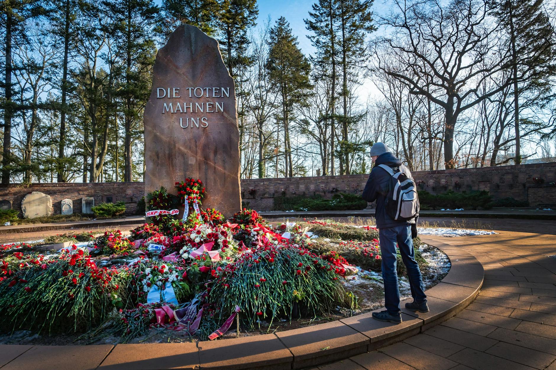 Auf dem Zentralfriedhof Friedrichsfelde in Lichtenberg wird ein neuer Grundwasserbrunnen gebaut.