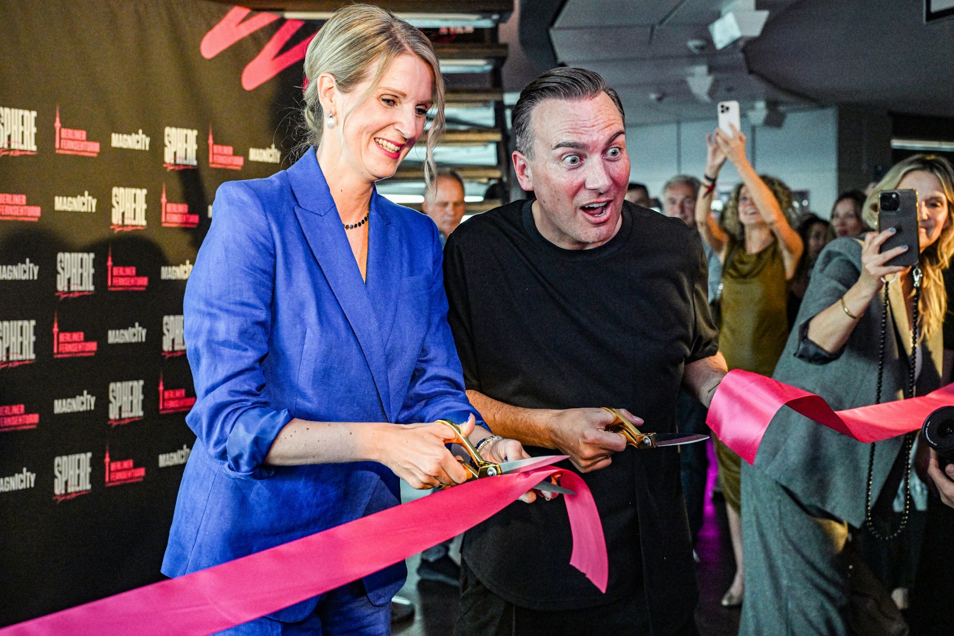 Tim Raue eröffnet das neue Restaurant im Berliner Fernsehturm.