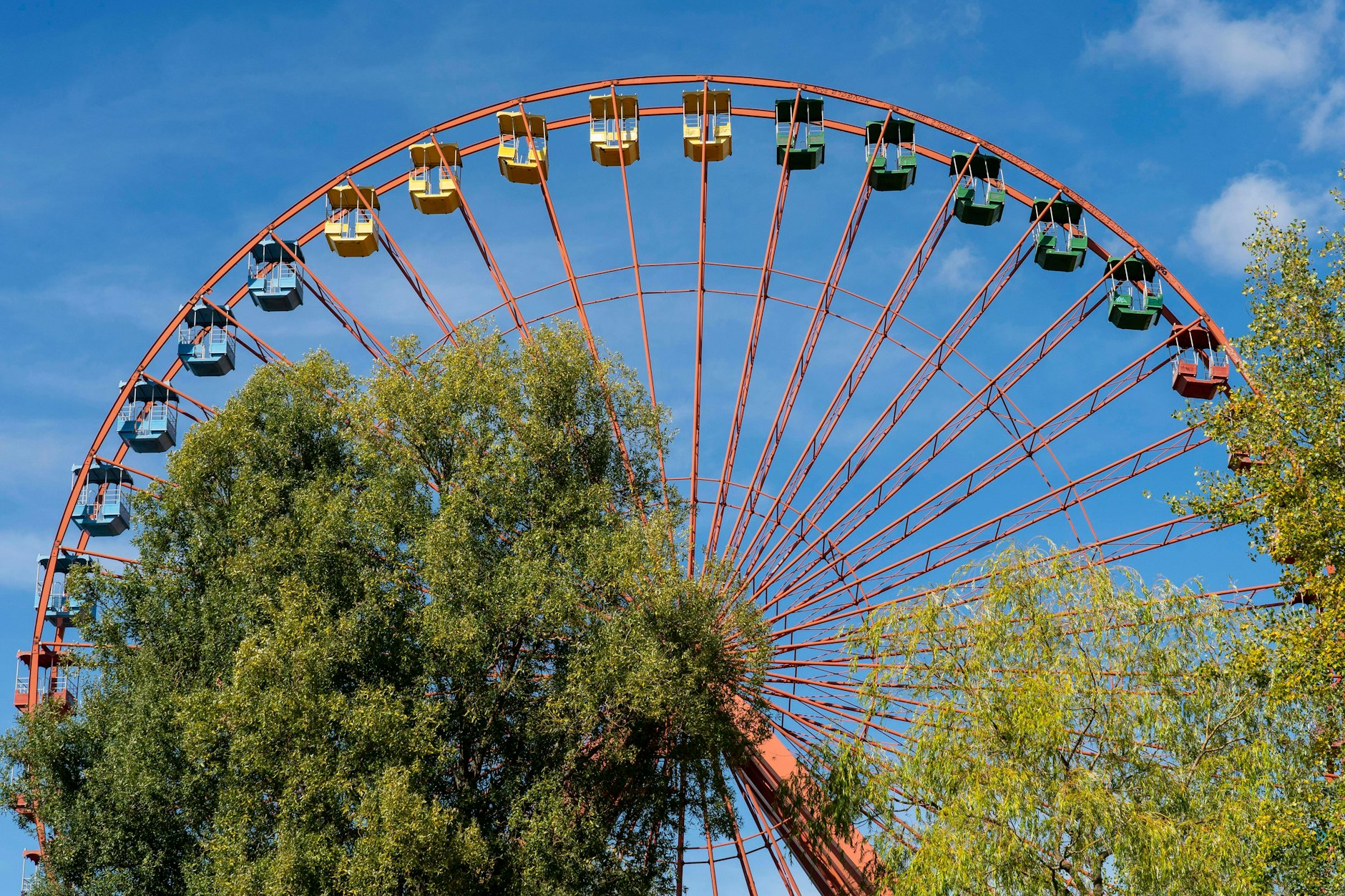 Das alte Riesenrad im Spreepark existiert nicht mehr: Ein neues wird derzeit aufgebaut.