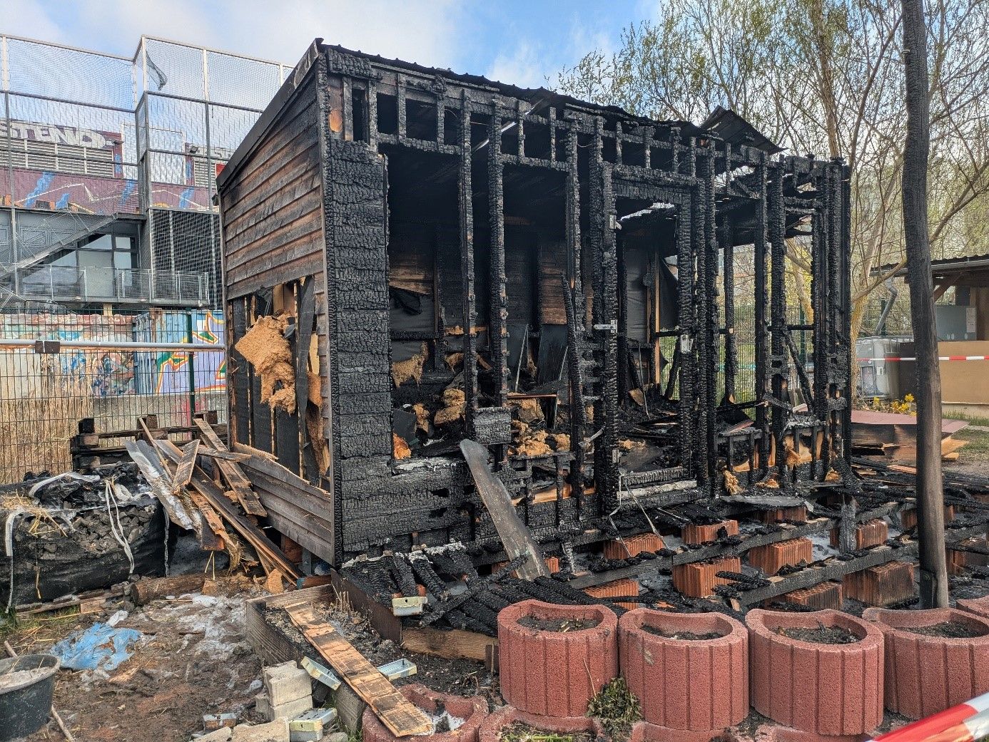 Marzahn-Hellersdorf: Tiny House in Helle Oase abgebrannt – so geht es jetzt weiter