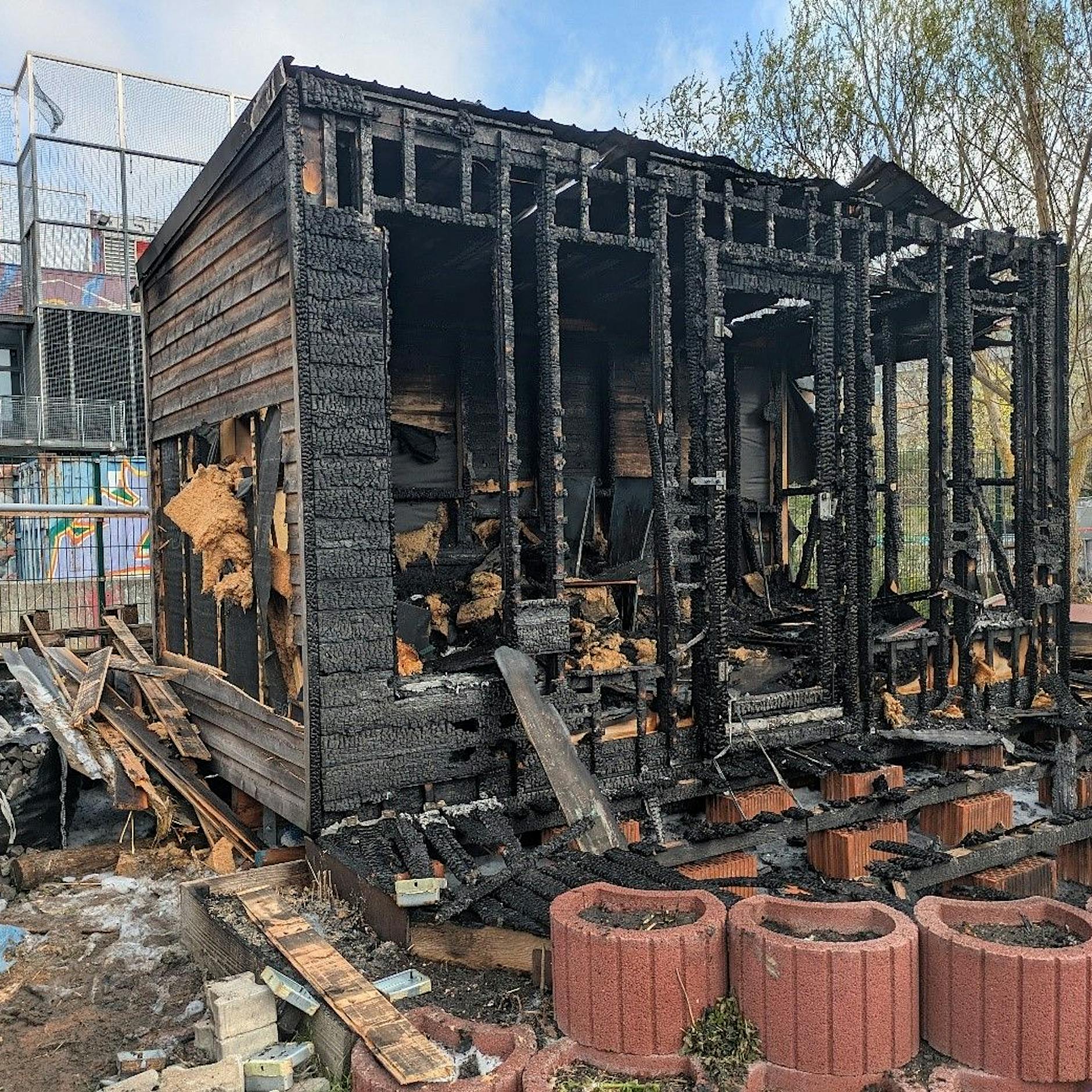 Marzahn-Hellersdorf: Tiny House in Helle Oase abgebrannt – so geht es jetzt weiter