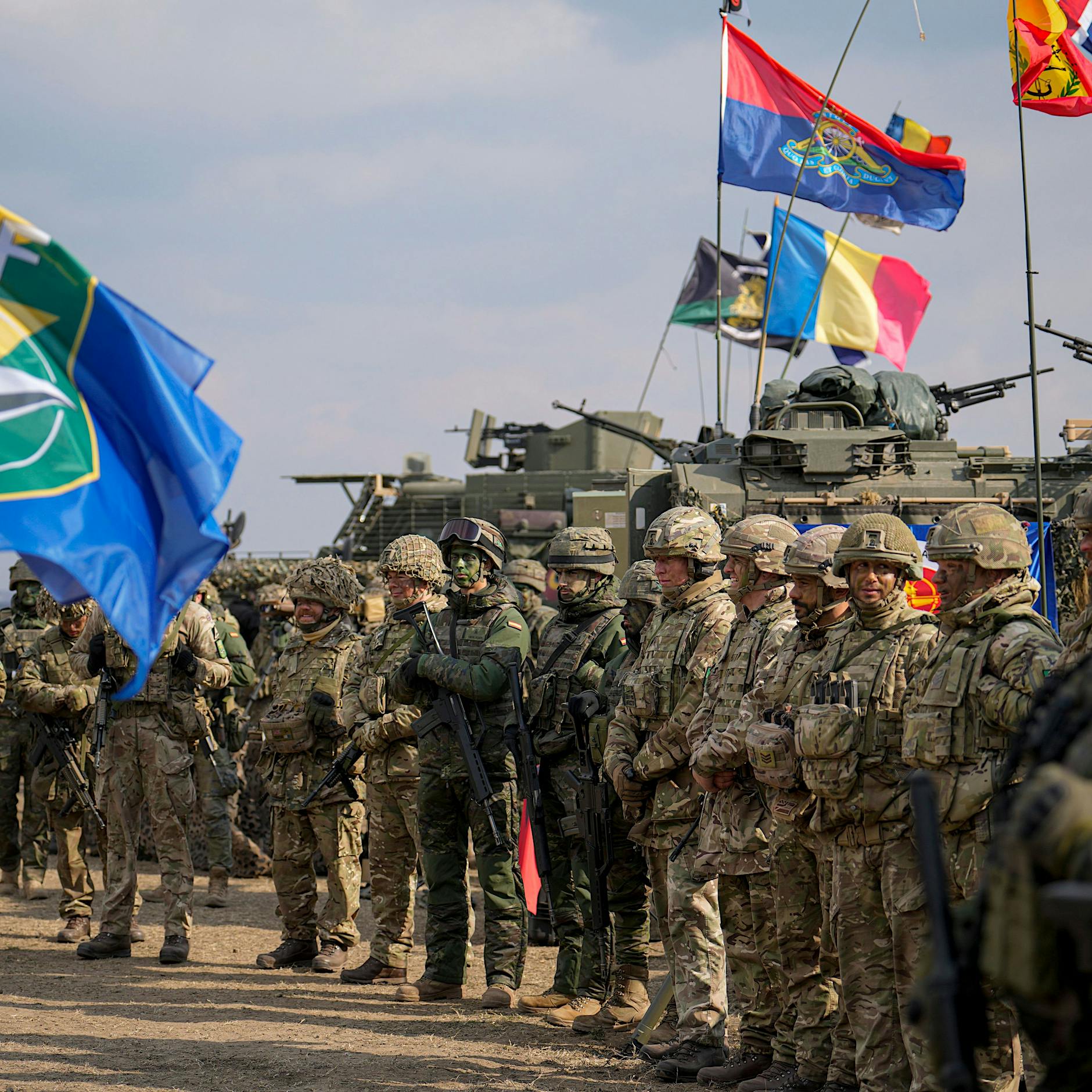 Raketen für den Frieden: Wie Firmen wie Blackrock und Morgan Stanley vom Krieg profitieren