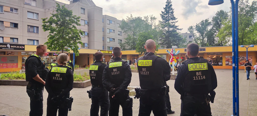Groß-Razzia in der High-Deck-Siedlung: Glücksspielautomaten beschlagnahmt