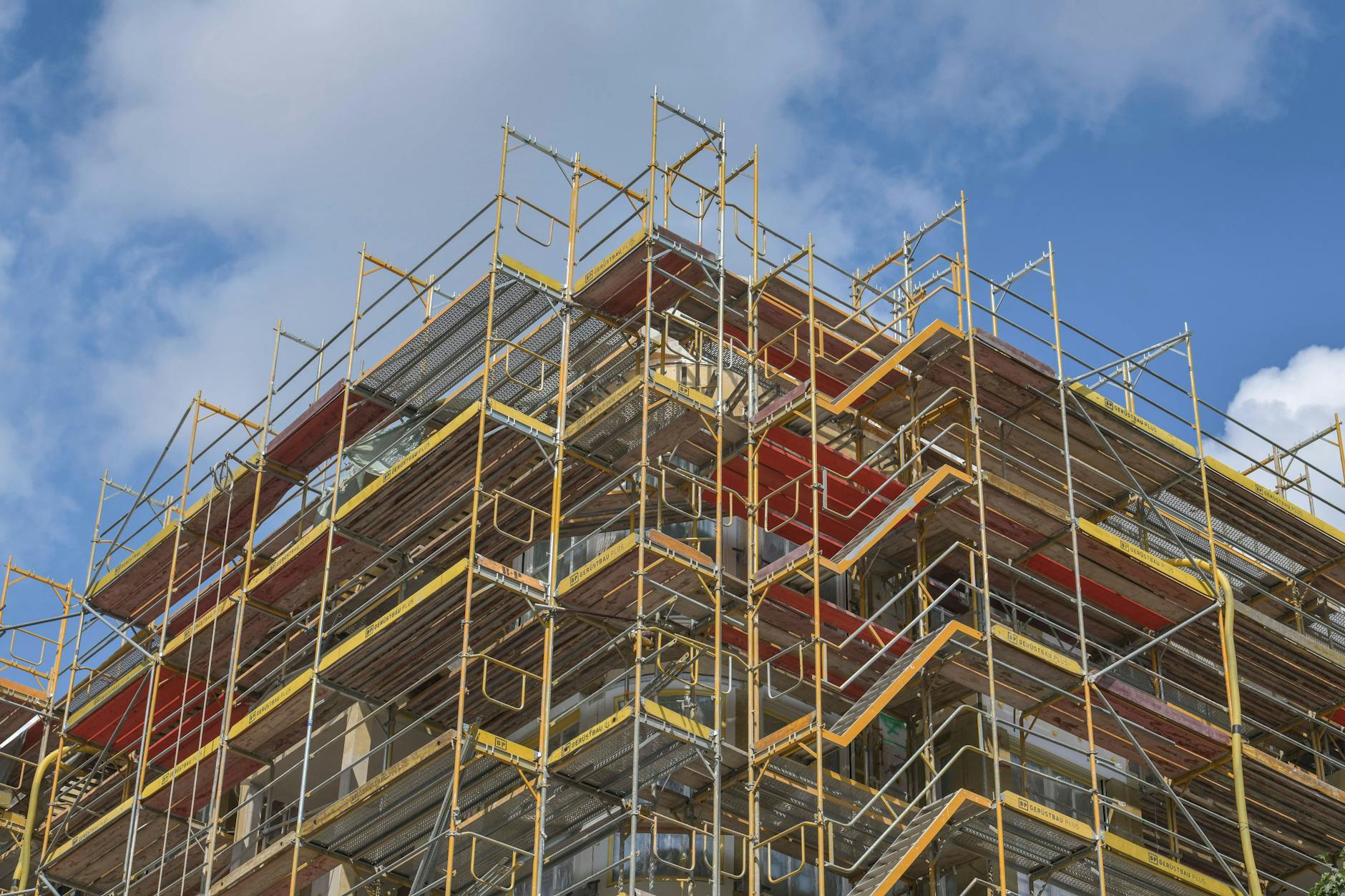 Neukölln: Für Berliner sollen künftig 24 geförderte Wohnungen an der Silbersteinstraße zur Verfügung stehen.