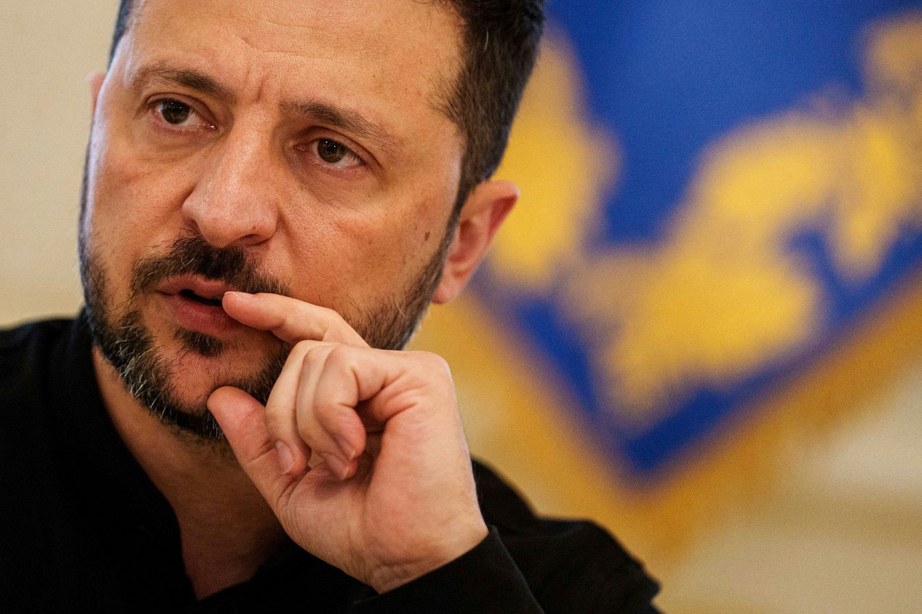 Wolodymyr Selenskyj, Präsident der Ukraine,  spricht zu Journalisten während einer Pressekonferenz.