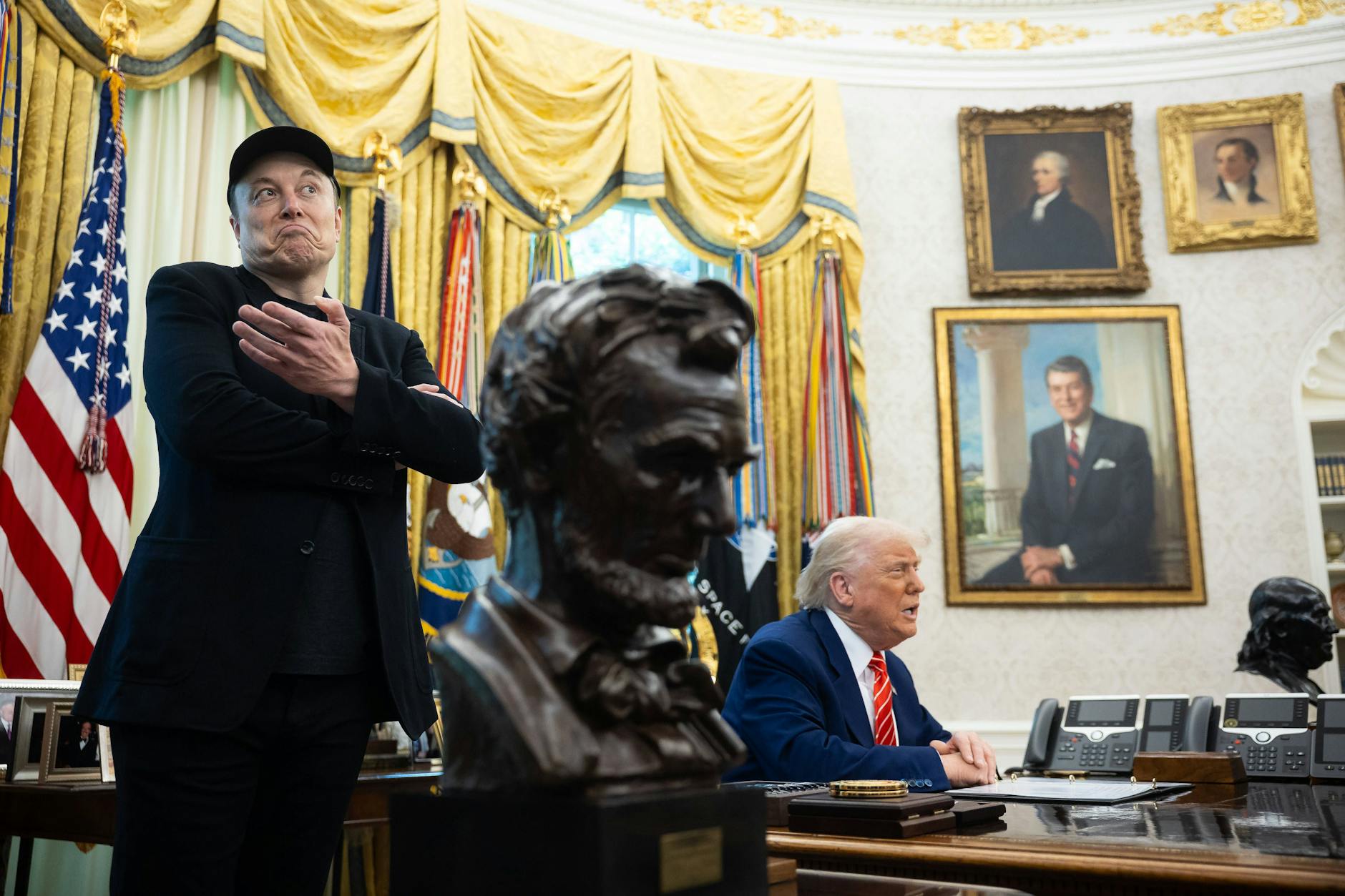 US-Präsident Donald Trump und Tech-Milliardär Elon Musk im Oval Office.