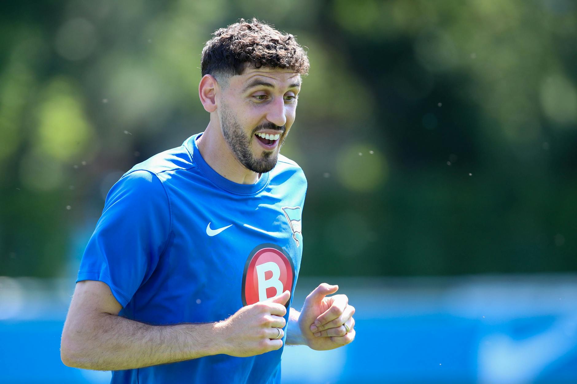 Herthas Flop-Verteidiger Agustin Rogel hat ein Angebot von seinem Ex-Klub Estudiantes de La Plata.