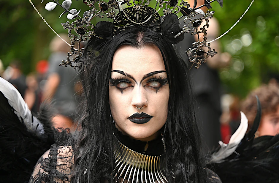 Lea Laetitcia aus Leipzig beim Viktorianischen Picknick im Clara-Zetkin-Park.