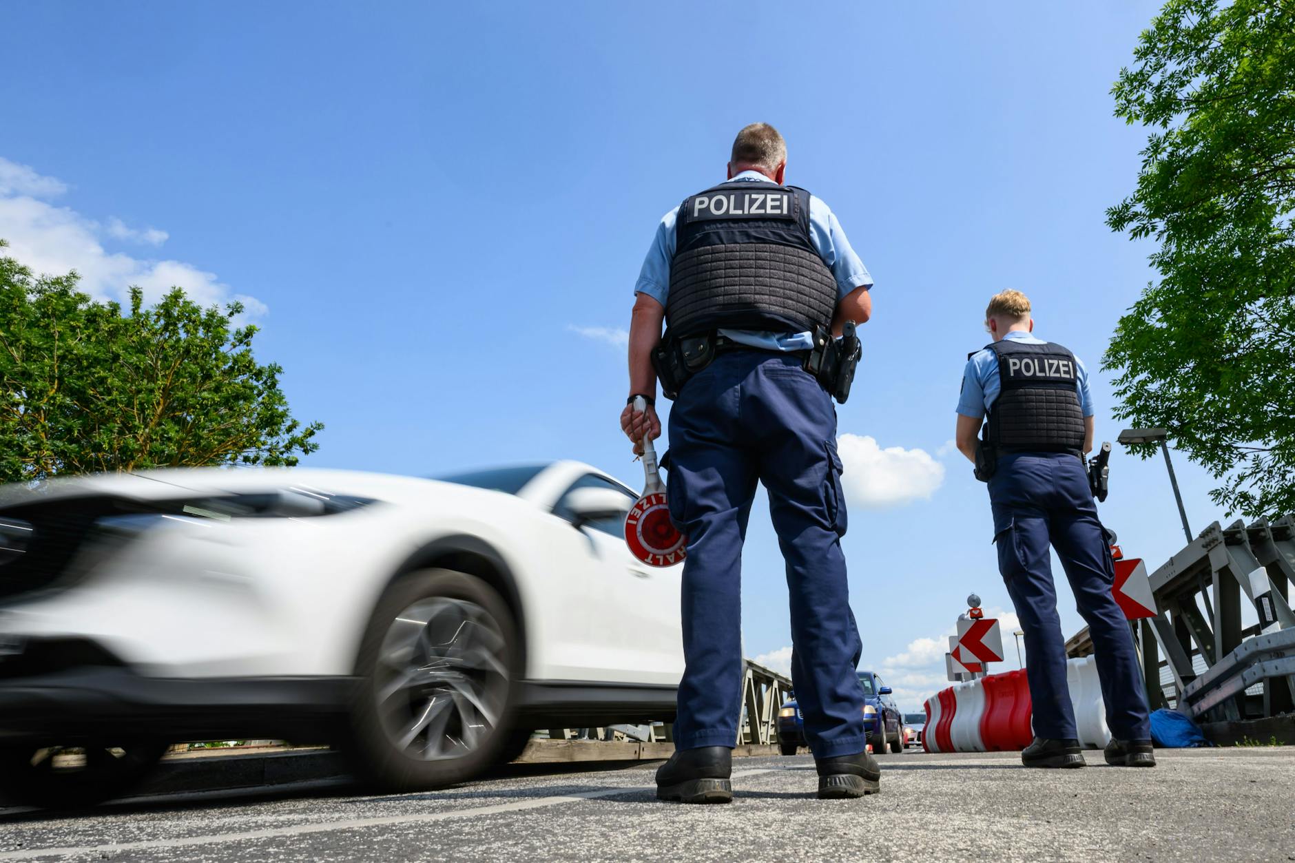Die Bundesregierung hat die Grenzkontrollen verschärft, mit zum Teil juristischen Folgen.