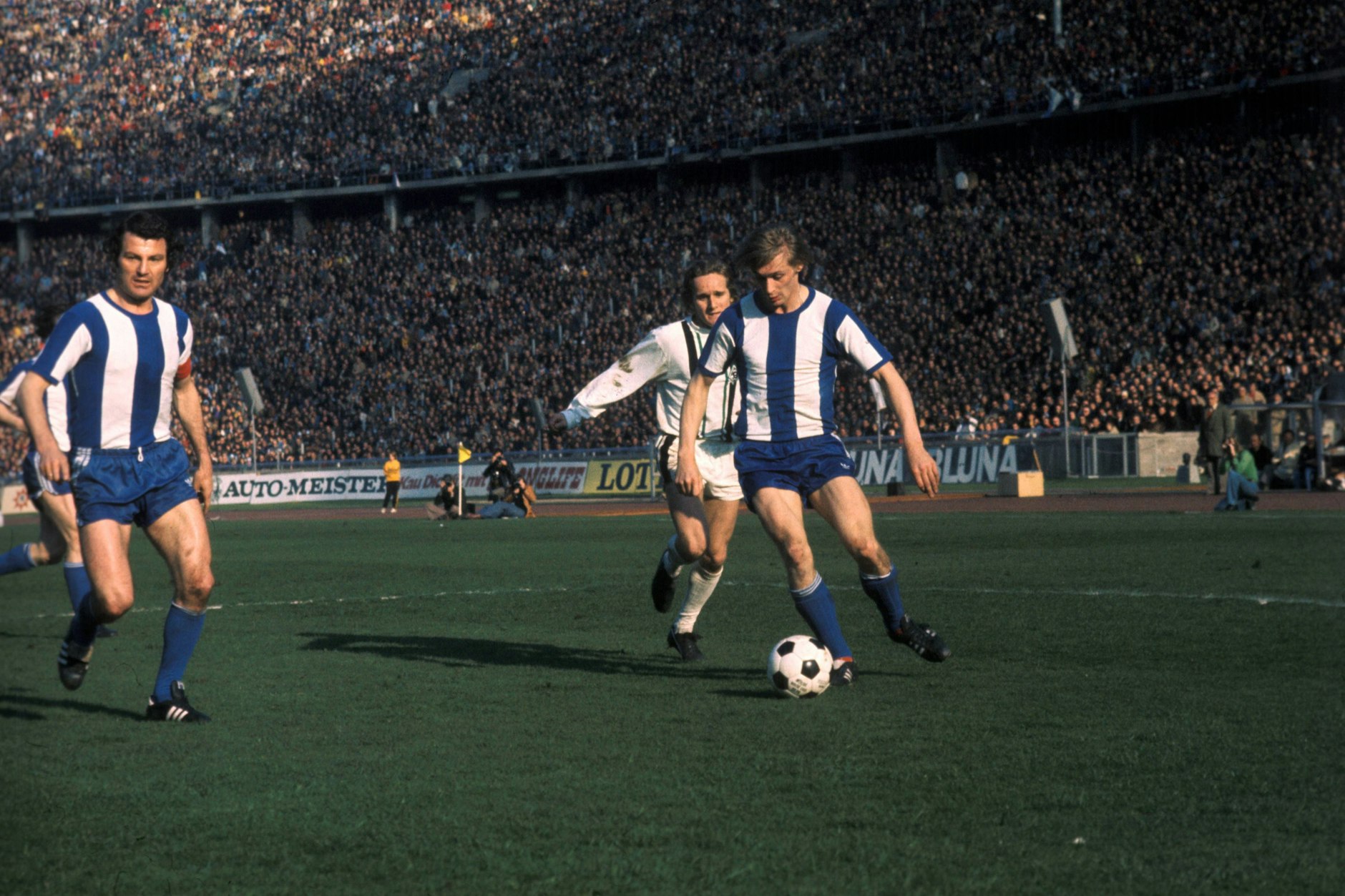 81.000 Zuschauer feierten 1975 den 2:1 Sieg von Hertha BSC gegen den späteren Meister Borussia Mönchengladbach im Olympiastadion.
