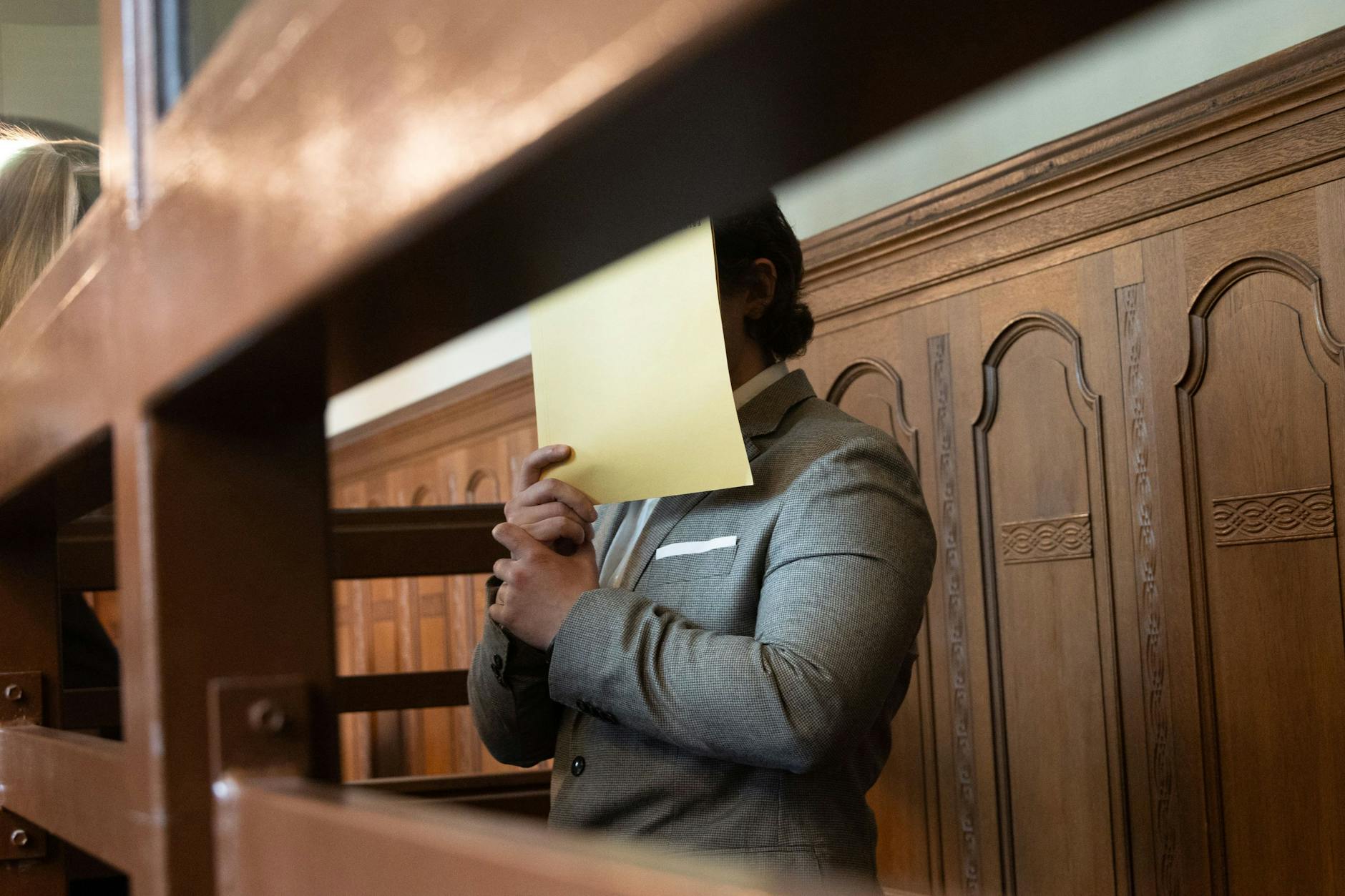 Das mutmaßliche Führungsmitglied des Balkan-Kartells, Nikola V., muss sich in Berlin wegen versuchten Mordes verantworten.