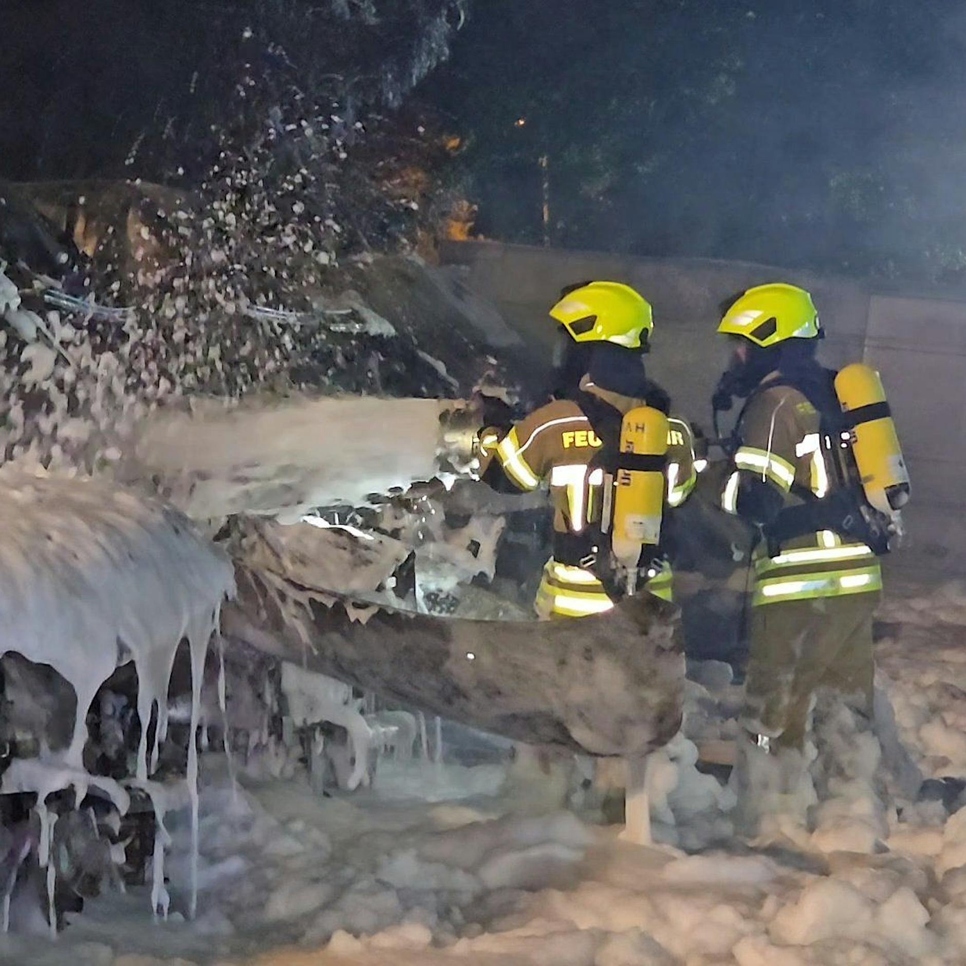 Transporter-Fuhrpark in Brandenburg in Flammen: Fast eine Million Euro Schaden