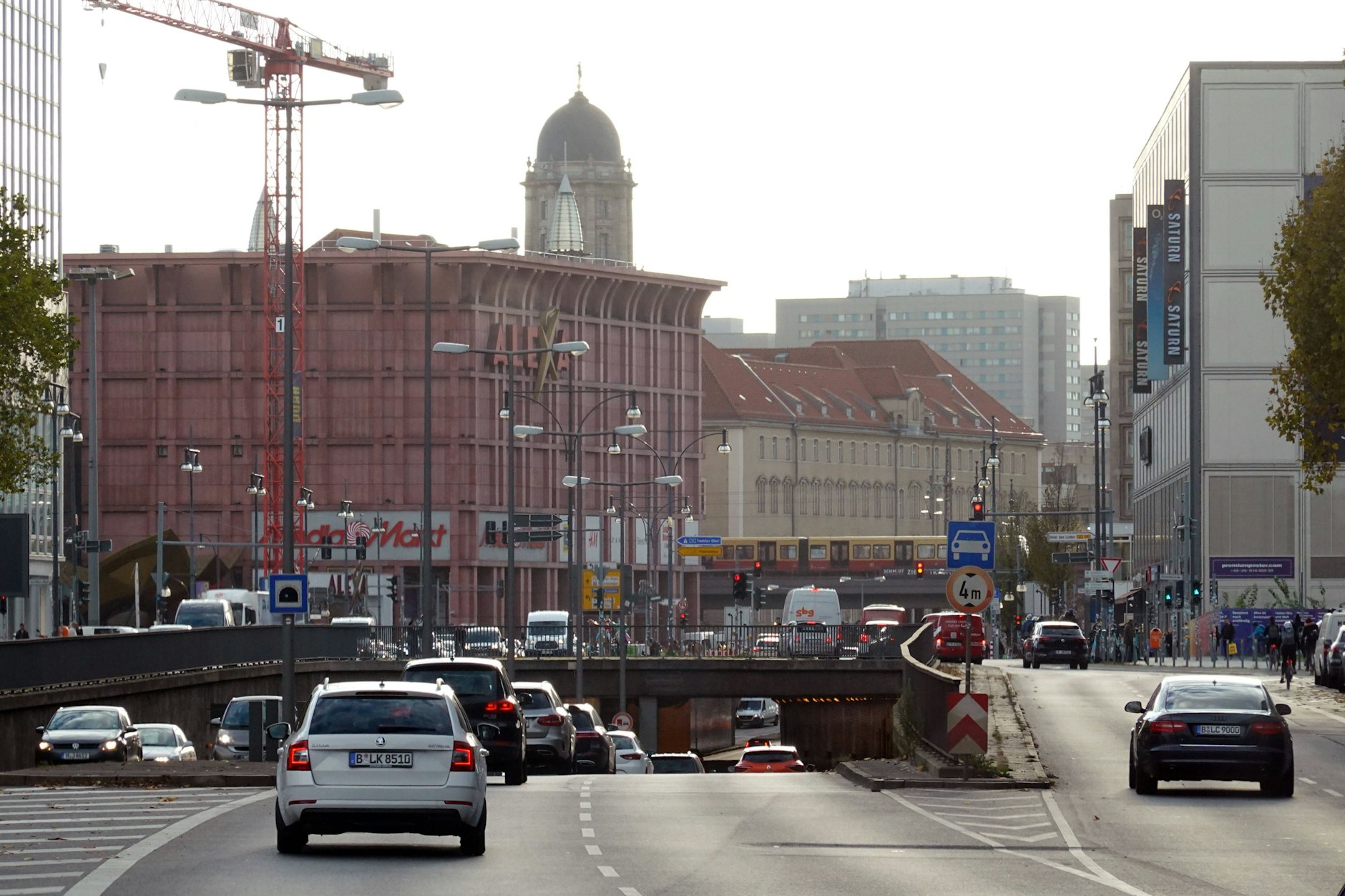 In Richtung Leipziger Straße ist der Grunertunnel seit heute Morgen wegen Sanierungsarbeiten gesperrt.