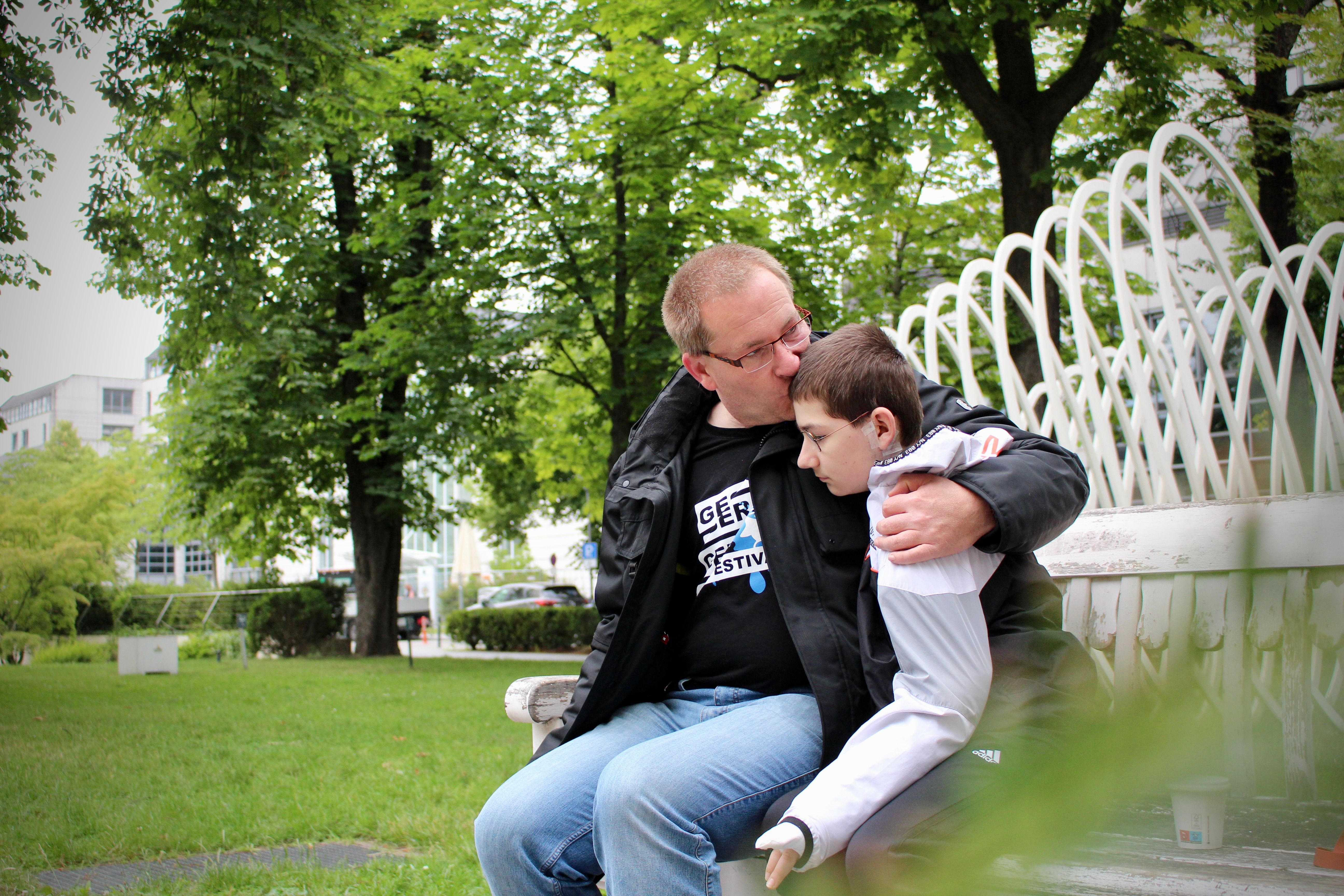 Eltern klagen an: Messer-Angriff auf Sohn hätte verhindert werden können