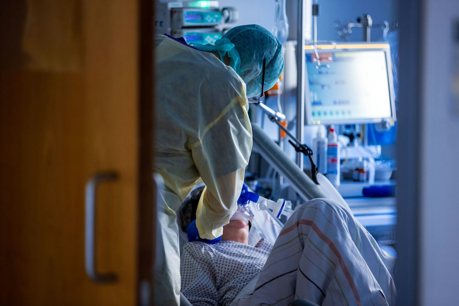 Die Bilder von überfüllten Krankenstationen zu Pandemiezeiten sind allen noch immer präsent. Droht Berlin jetzt die nächste Corona-Welle?