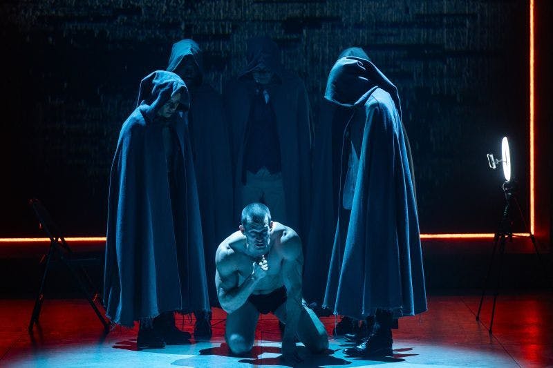 <strong>Ein mysteriöser Mord – und die Täter sind noch im Dunkeln:</strong> Wer sind die Kapuzenträger wirklich – und was wollen sie vertuschen?