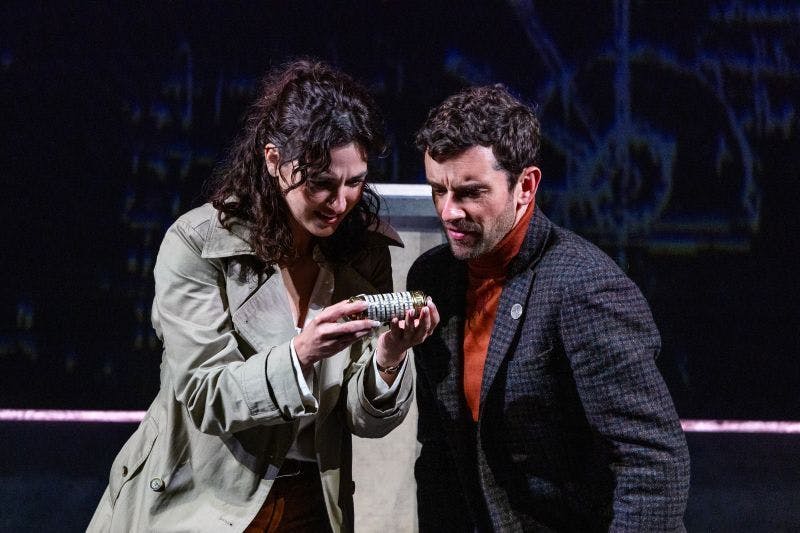 <strong>Der Schlüssel zum Rätsel liegt in Da Vincis Kunst: </strong>Symbol-Experte Robert Langdon entschlüsselt die versteckten Hinweise. Doch jede Erkenntnis bringt ihn in größere Gefahr.