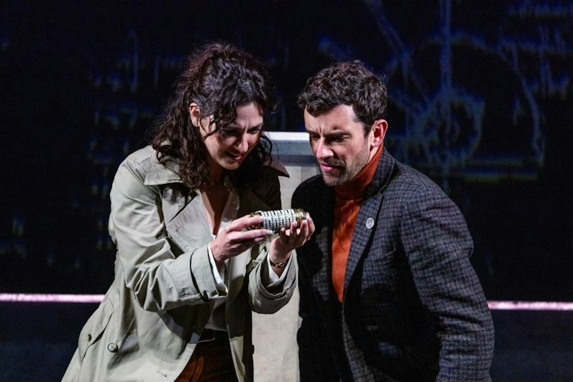 <strong>Der Schlüssel zum Rätsel liegt in Da Vincis Kunst:&nbsp;</strong>Symbol-Experte Robert Langdon entschlüsselt die versteckten Hinweise. Doch jede Erkenntnis bringt ihn in größere Gefahr.