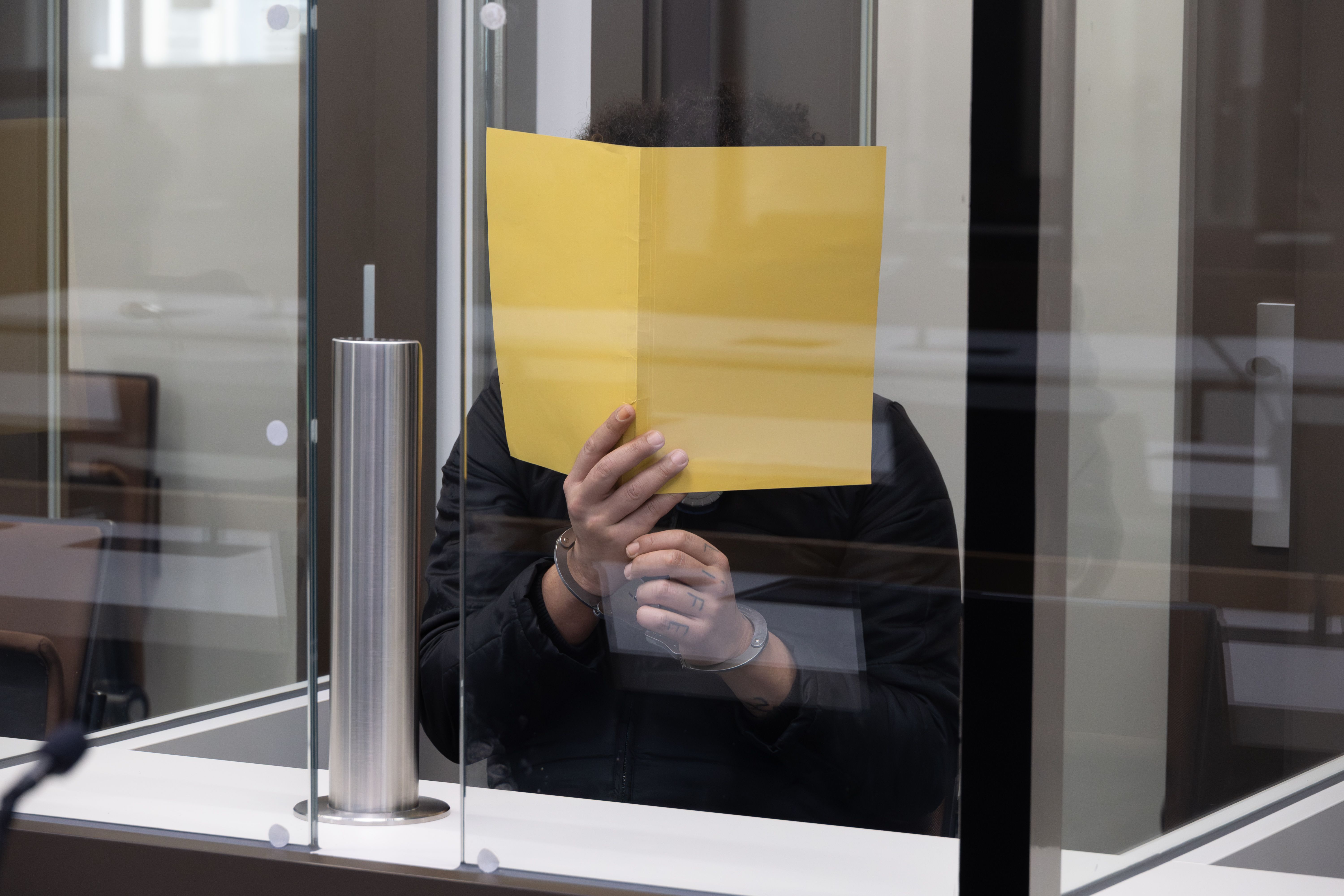 Sie entkam knapp dem Tod! Frau (24) lief blutüberströmt durch Berlin