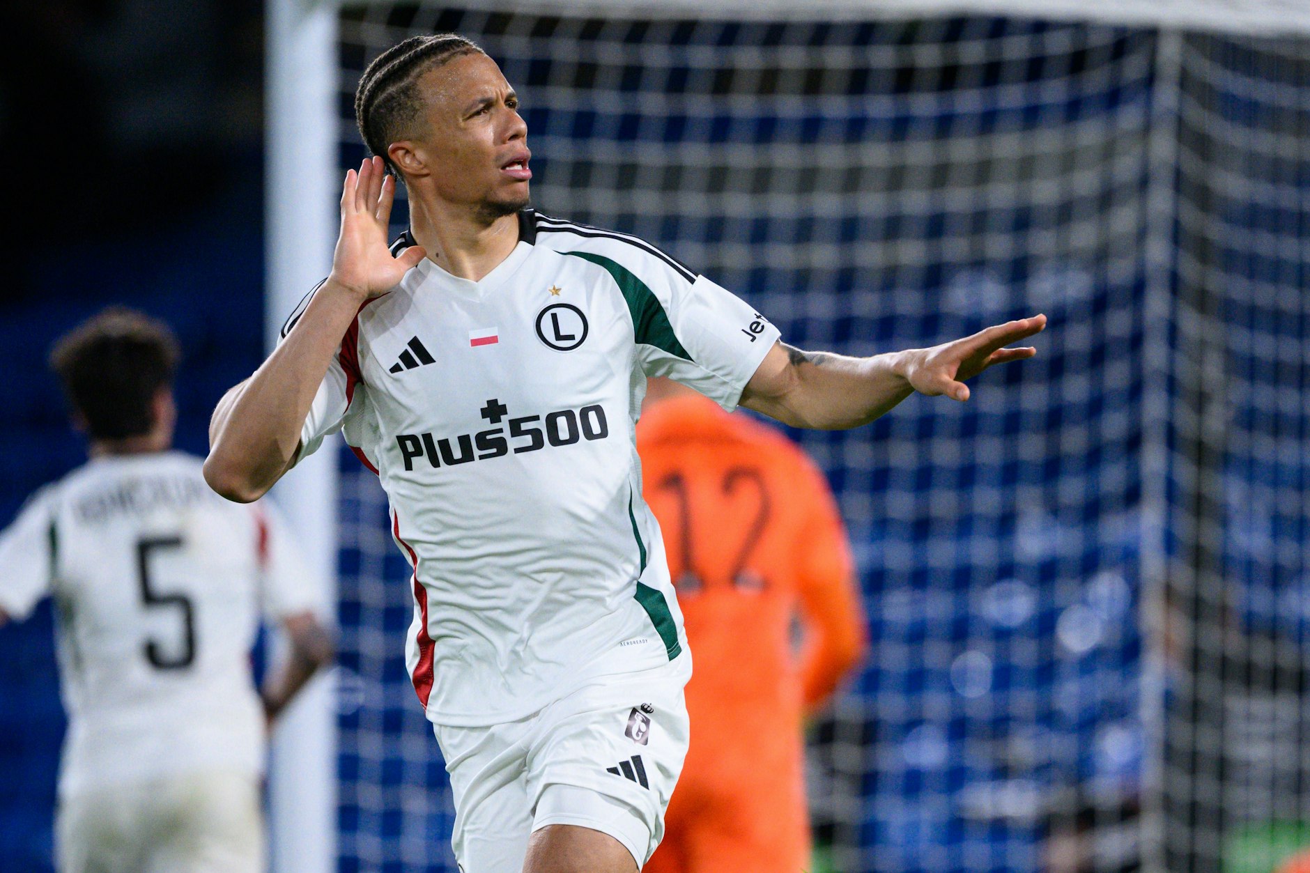 Steve Kapuadi (27) traf gegen Chelsea und spielte bei Legia Warschau insgesamt eine ganz starke Saison. Deswegen soll der Verteidiger nicht nur beim 1. FC Union auf dem Zettel stehen.