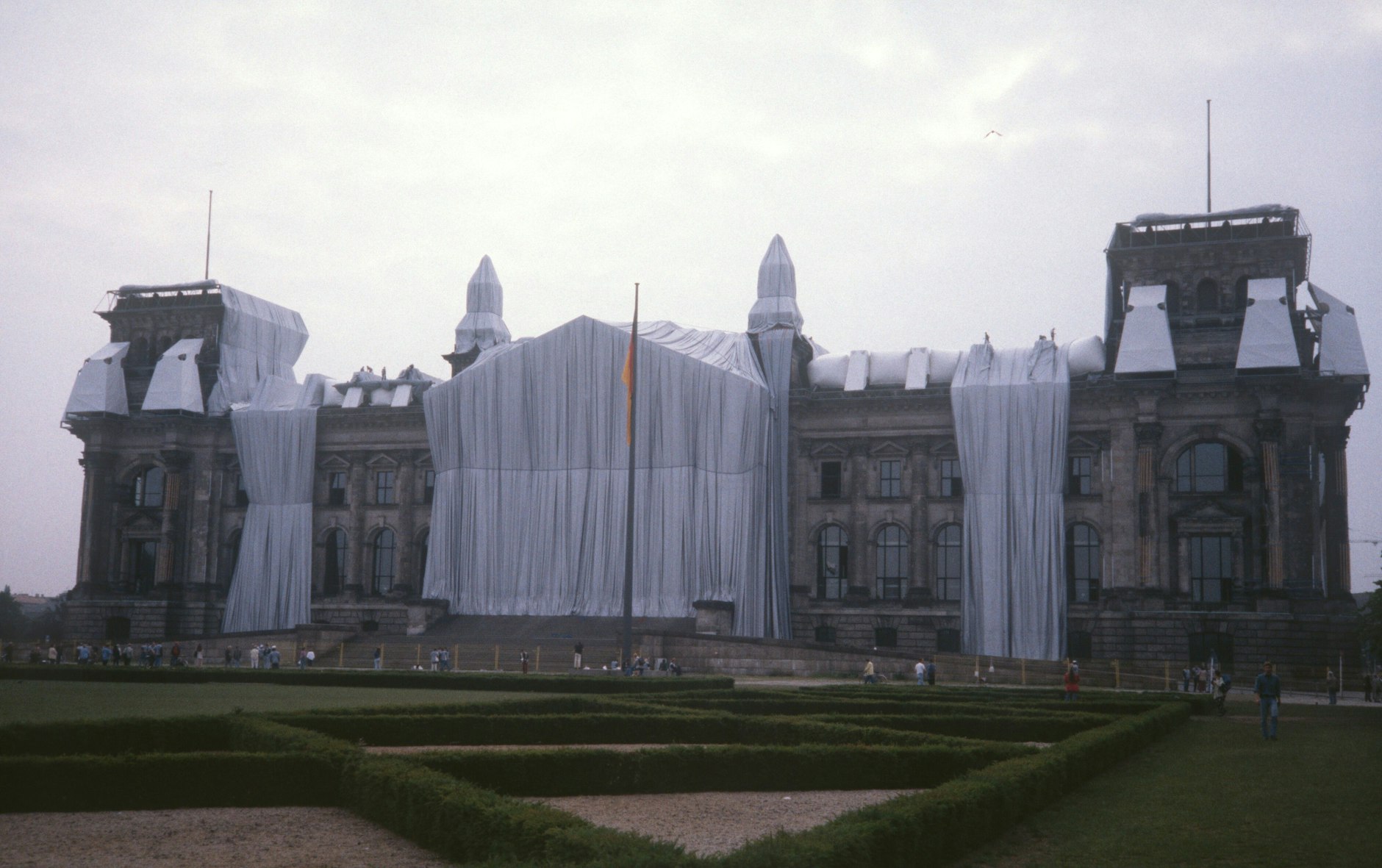 O embrulho está a todo vapor.