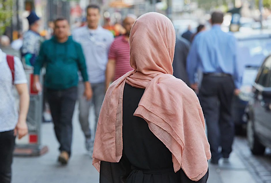 Vor allem Frauen in sichtbar religiöser Kleidung sind von Übergriffen betroffen.