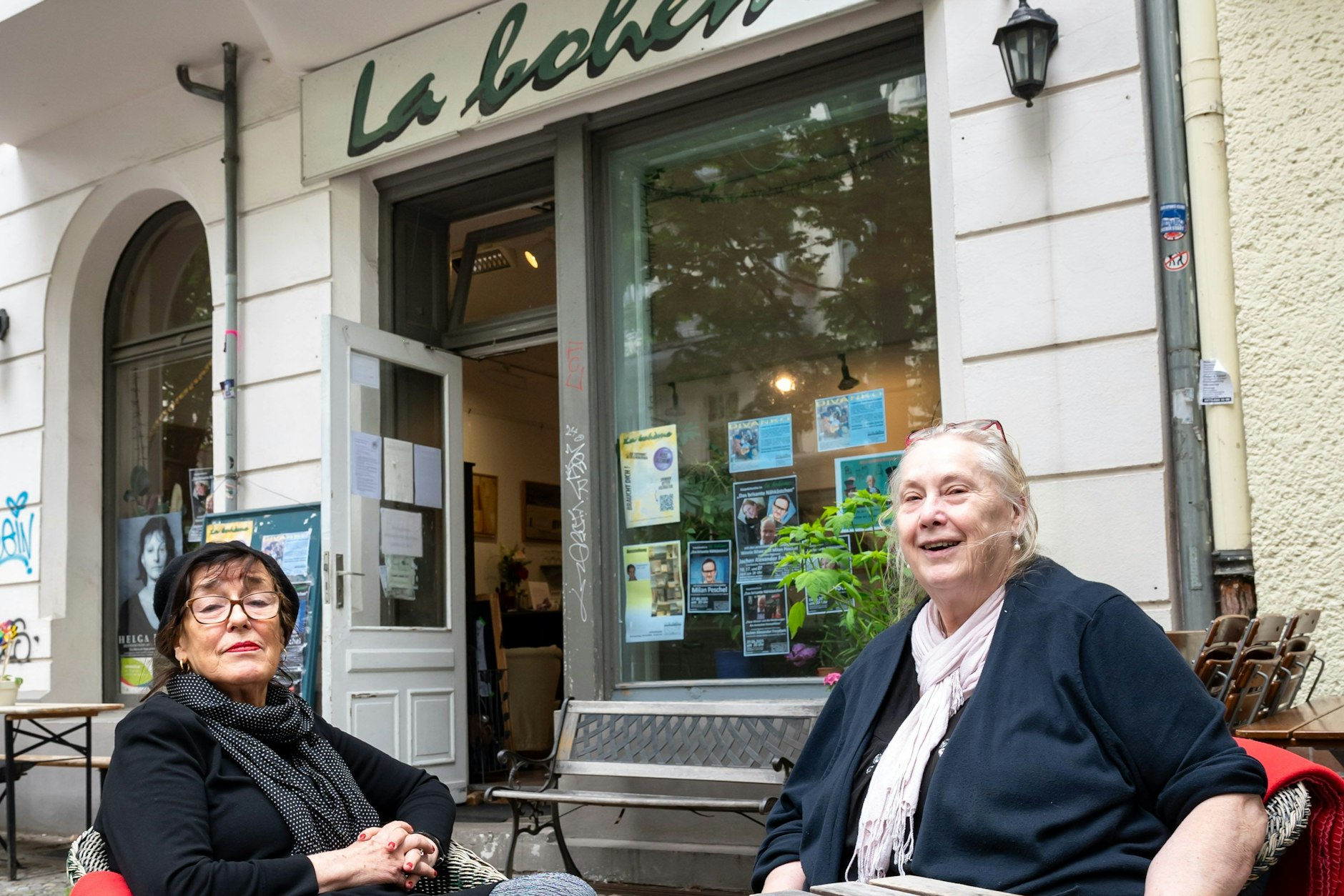 Der Kieztreff La Bohème in der Winsstraße im Prenzlauer Berg steht vor finanziellen Schwierigkeiten. Uschi (r.) und Angelika sind treibende Kraft des Vereins und fast jeden Tag vor Ort.