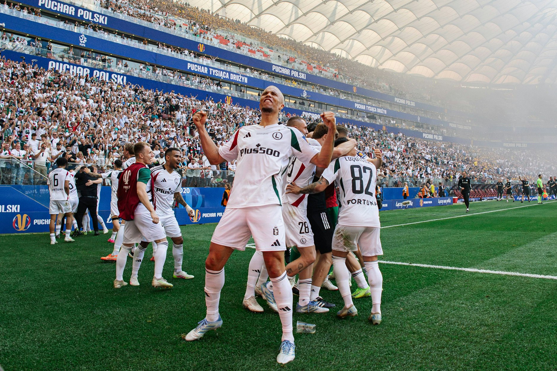 Steve Kapuadi wurde mit Legia Warschau polnischer Pokalsieger und ist auf dem Transfermarkt offenbar heiß begehrt.